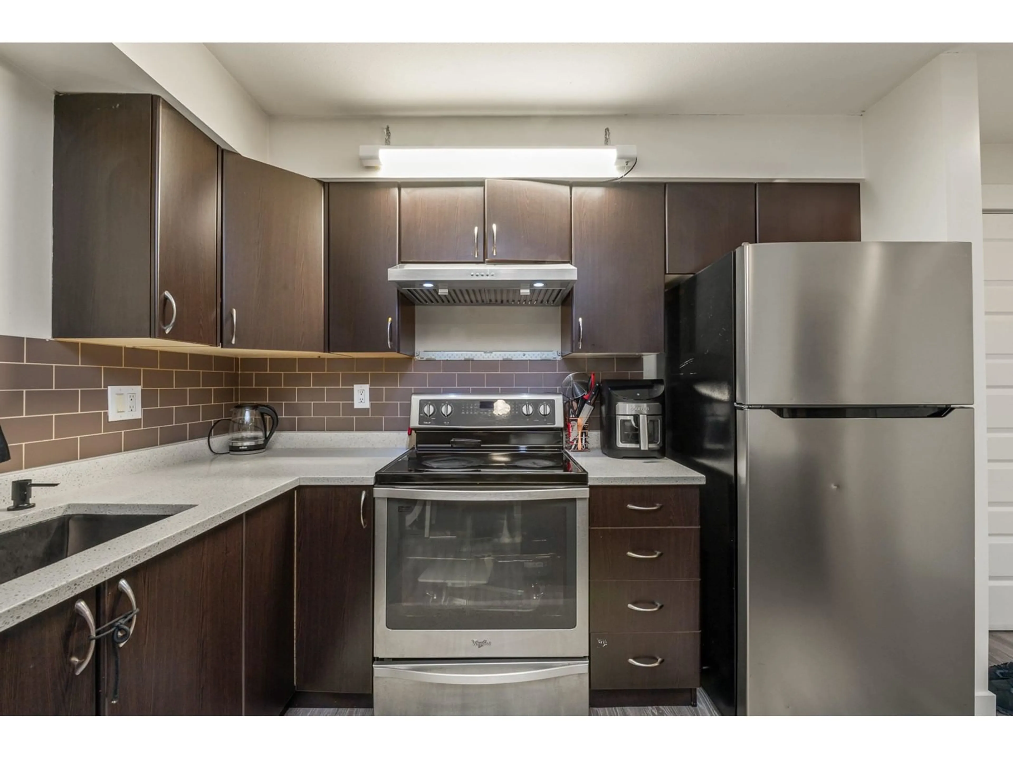 Standard kitchen, unknown for 121 - 2515 PARK, Abbotsford British Columbia V2S0B2