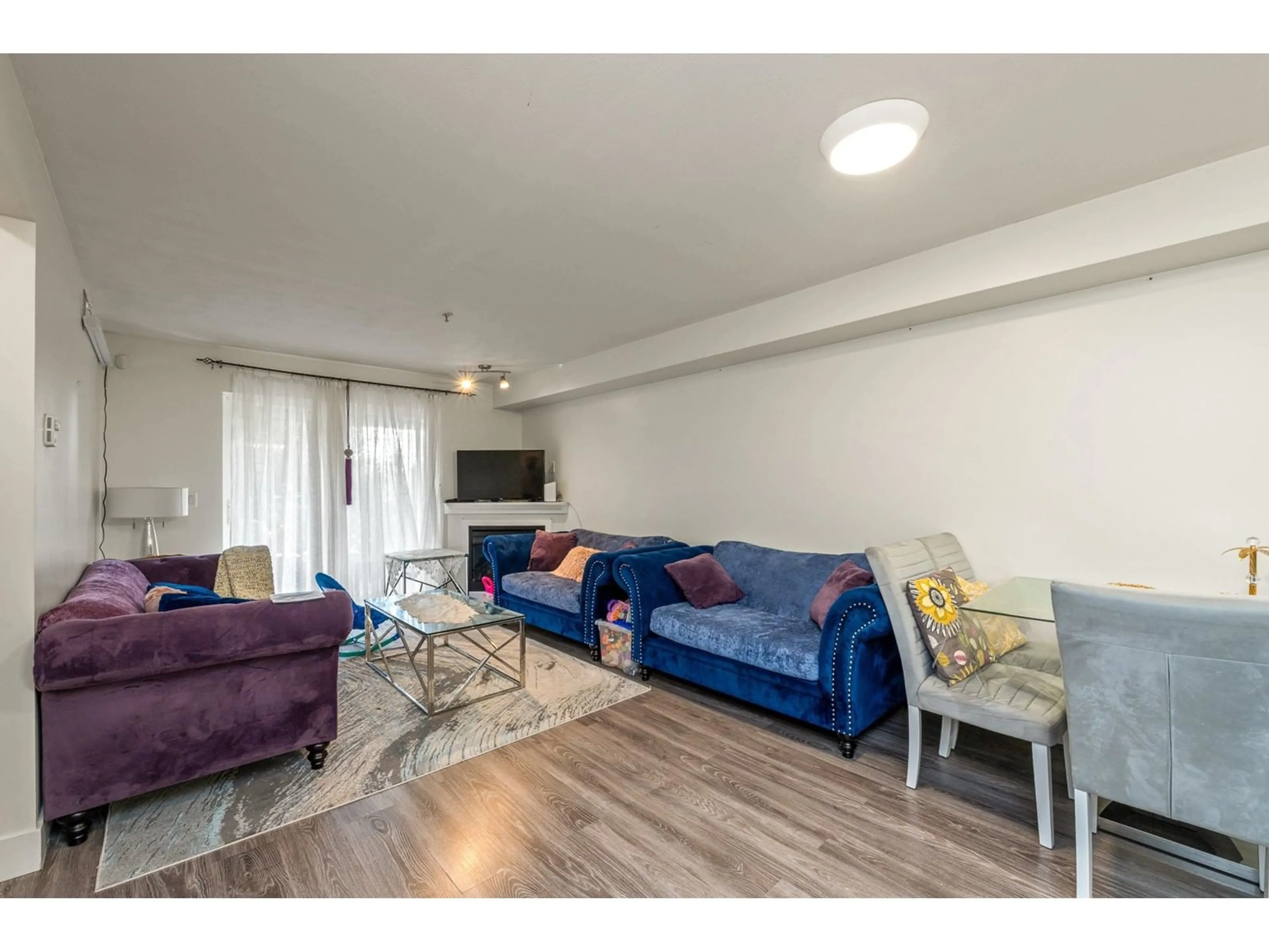 Living room with furniture, wood/laminate floor for 121 - 2515 PARK, Abbotsford British Columbia V2S0B2