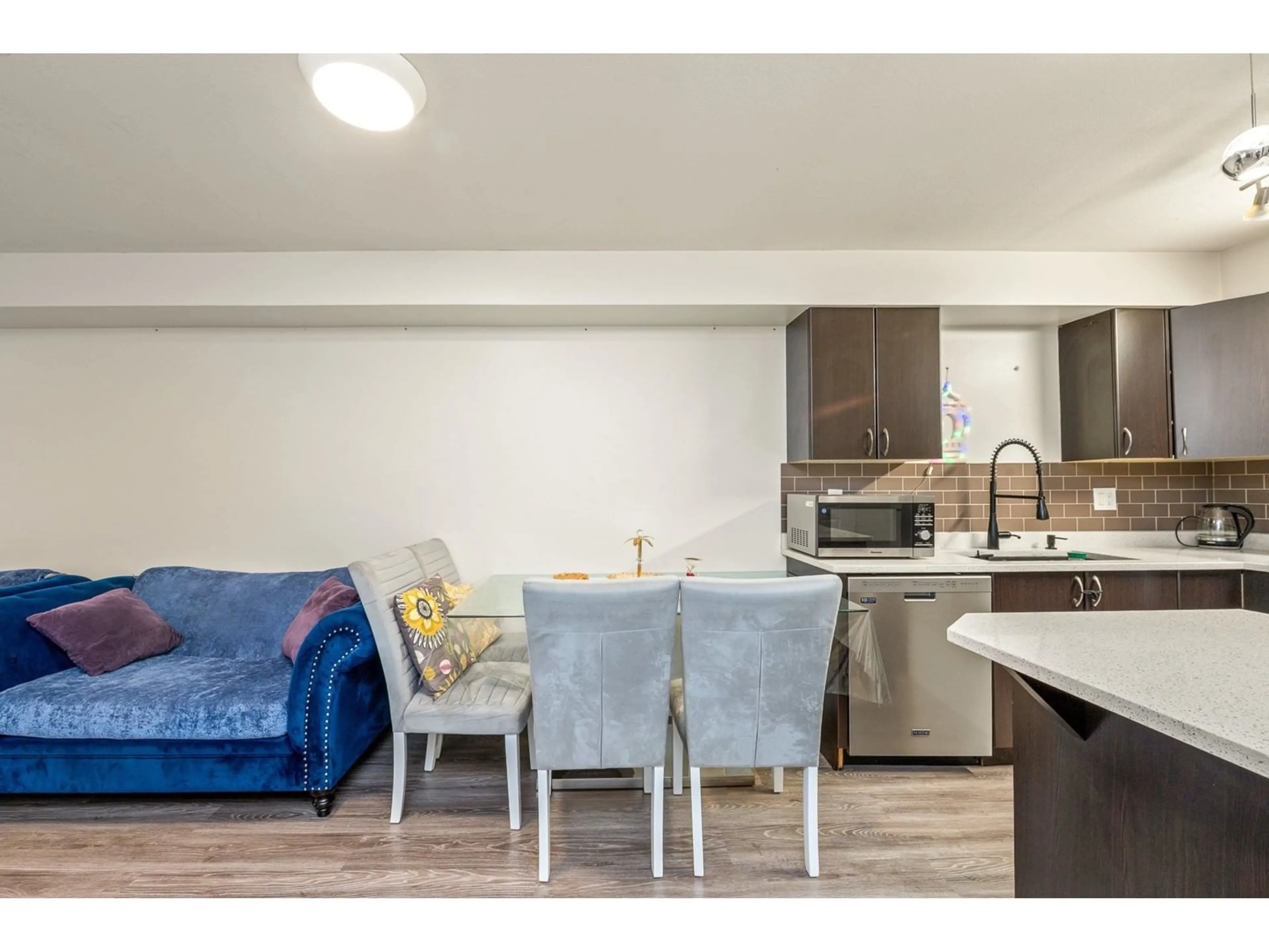 Open concept kitchen, wood/laminate floor for 121 - 2515 PARK, Abbotsford British Columbia V2S0B2