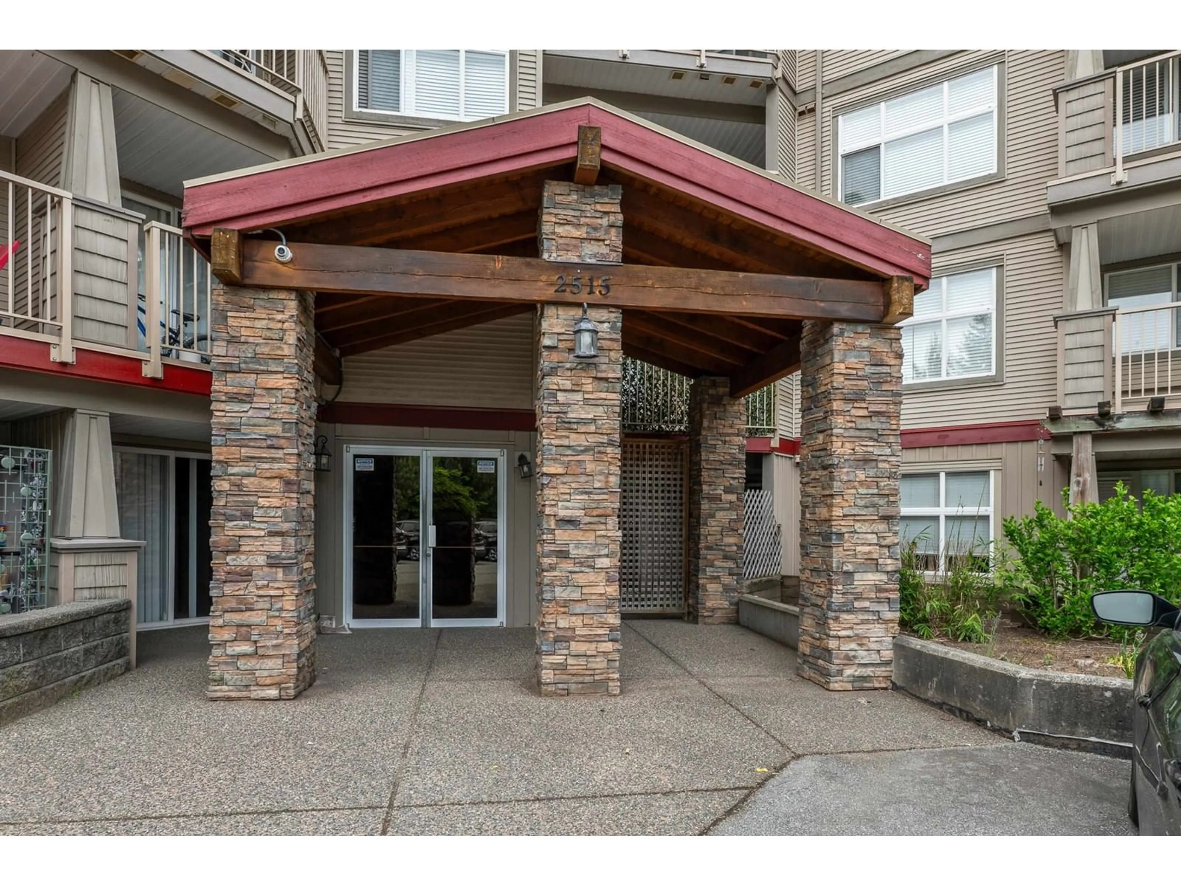 Indoor foyer for 121 - 2515 PARK, Abbotsford British Columbia V2S0B2