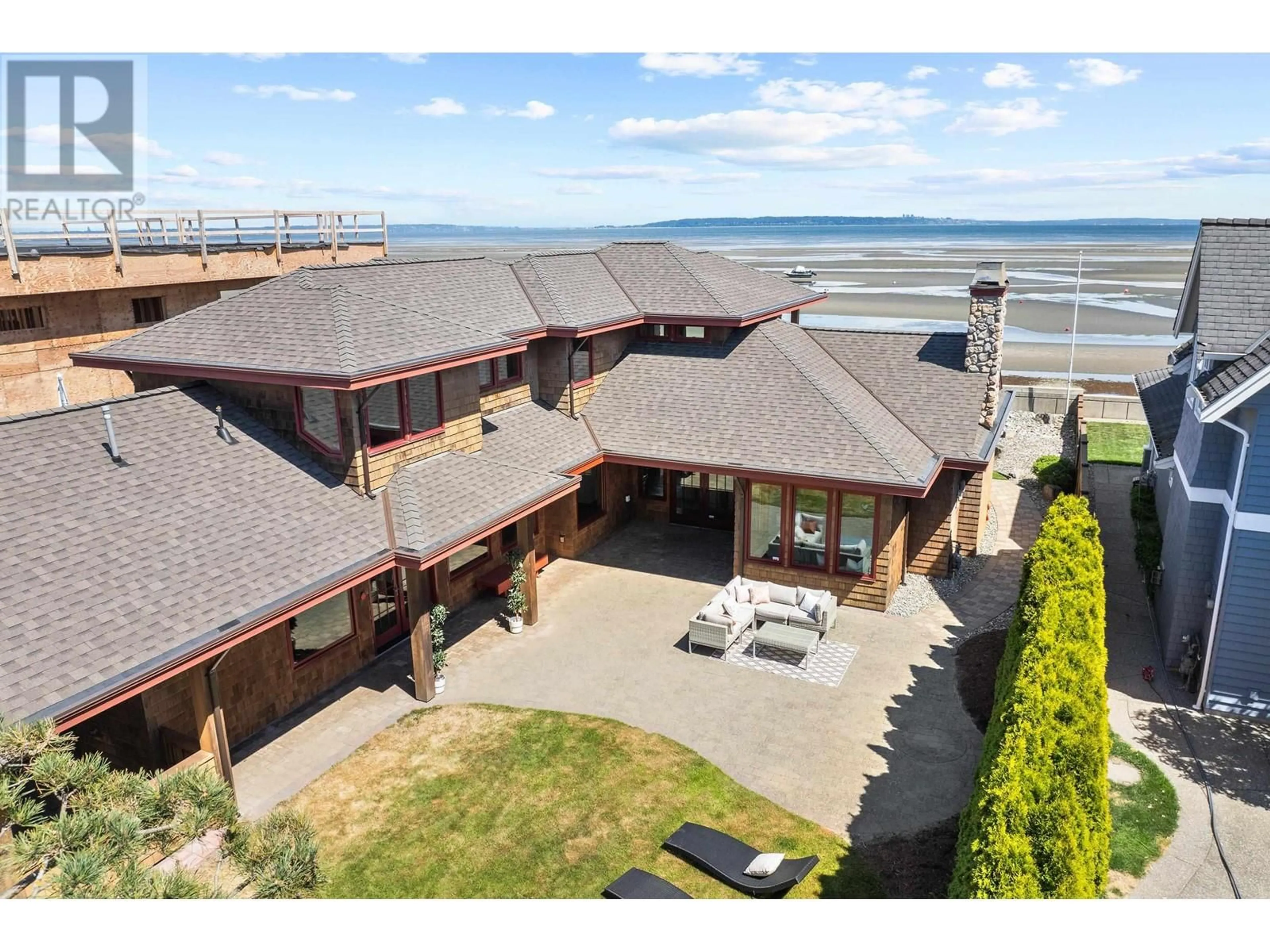 A pic from outside/outdoor area/front of a property/back of a property/a pic from drone, water/lake/river/ocean view for 122 CENTENNIAL PARKWAY, Delta British Columbia V4L1K3