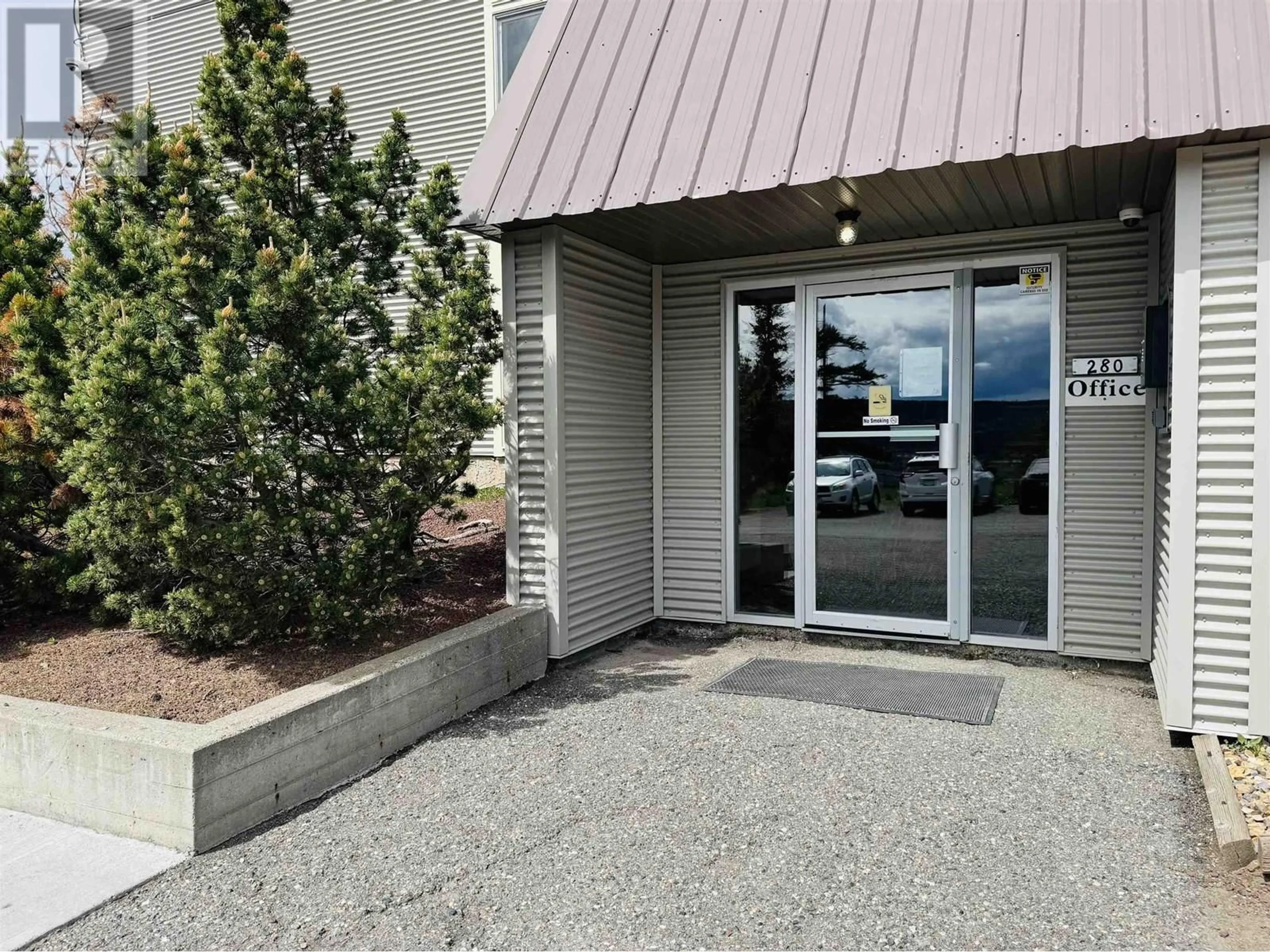 Indoor foyer for 102 - 280 BROADWAY AVENUE, Williams Lake British Columbia V2G4J7