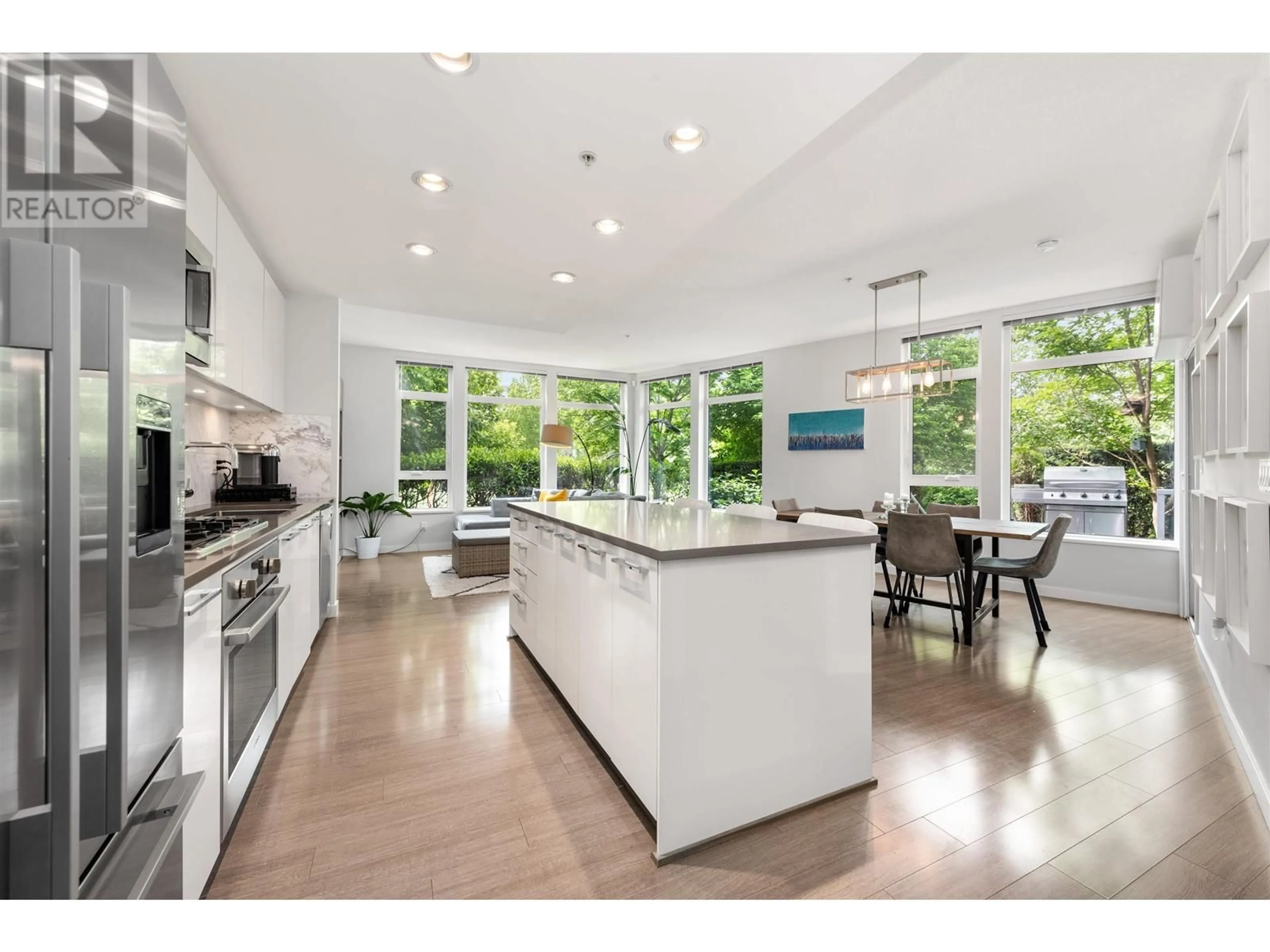 Open concept kitchen, ceramic/tile floor for 103 - 3263 PIERVIEW CRESCENT, Vancouver British Columbia V5S0C3