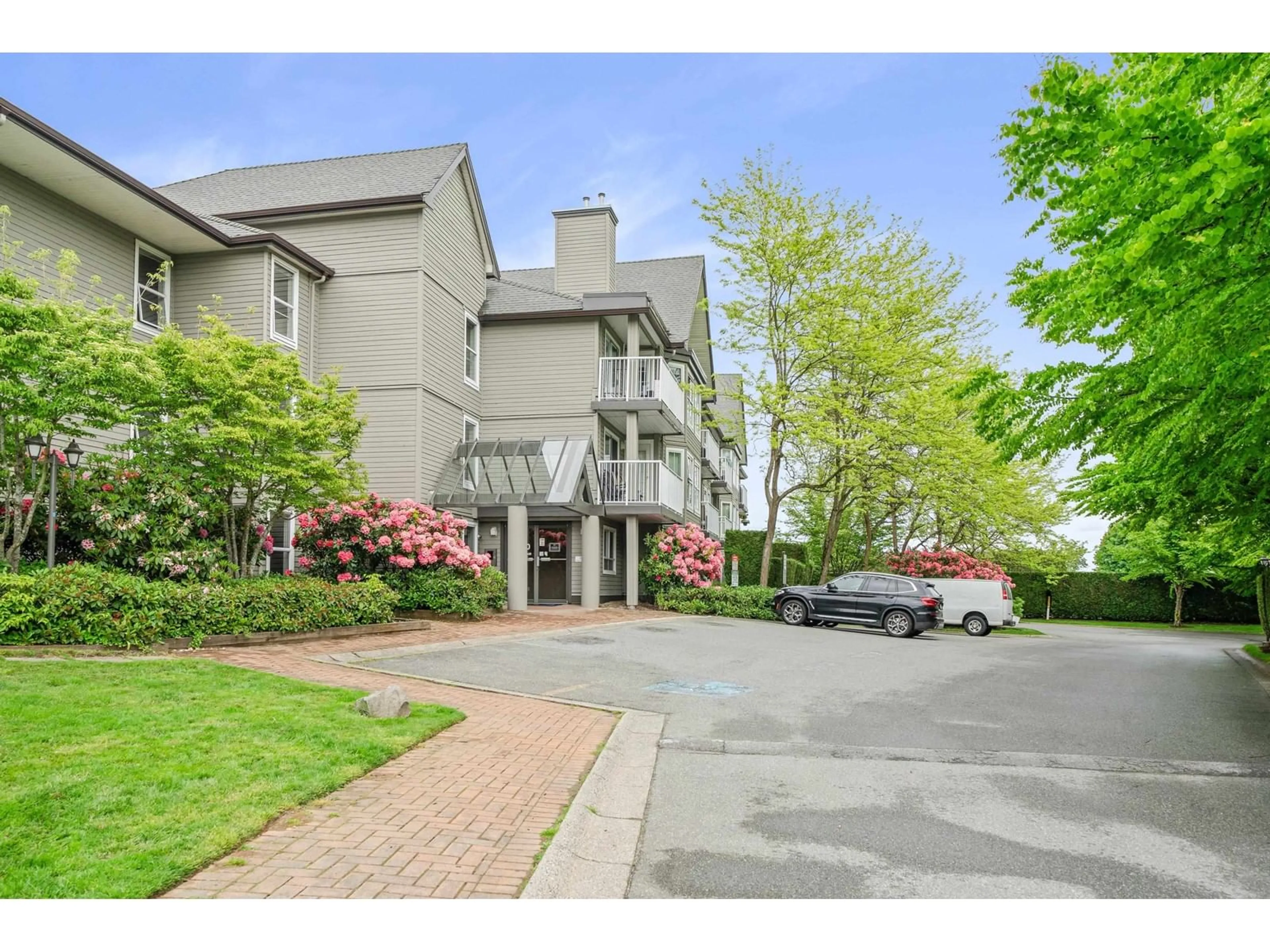 A pic from outside/outdoor area/front of a property/back of a property/a pic from drone, street for 103 - 15160 108, Surrey British Columbia V3R0V2