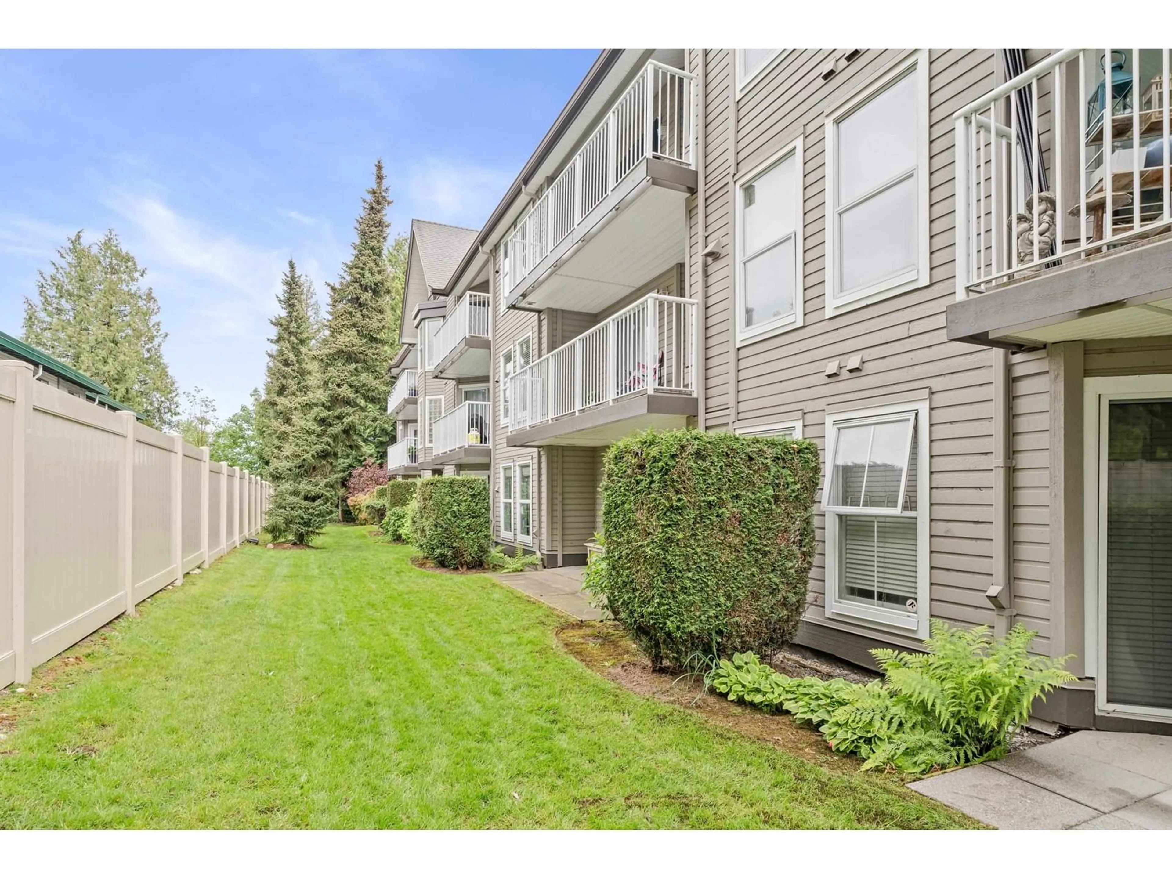 Patio, mountain view for 103 - 15160 108, Surrey British Columbia V3R0V2