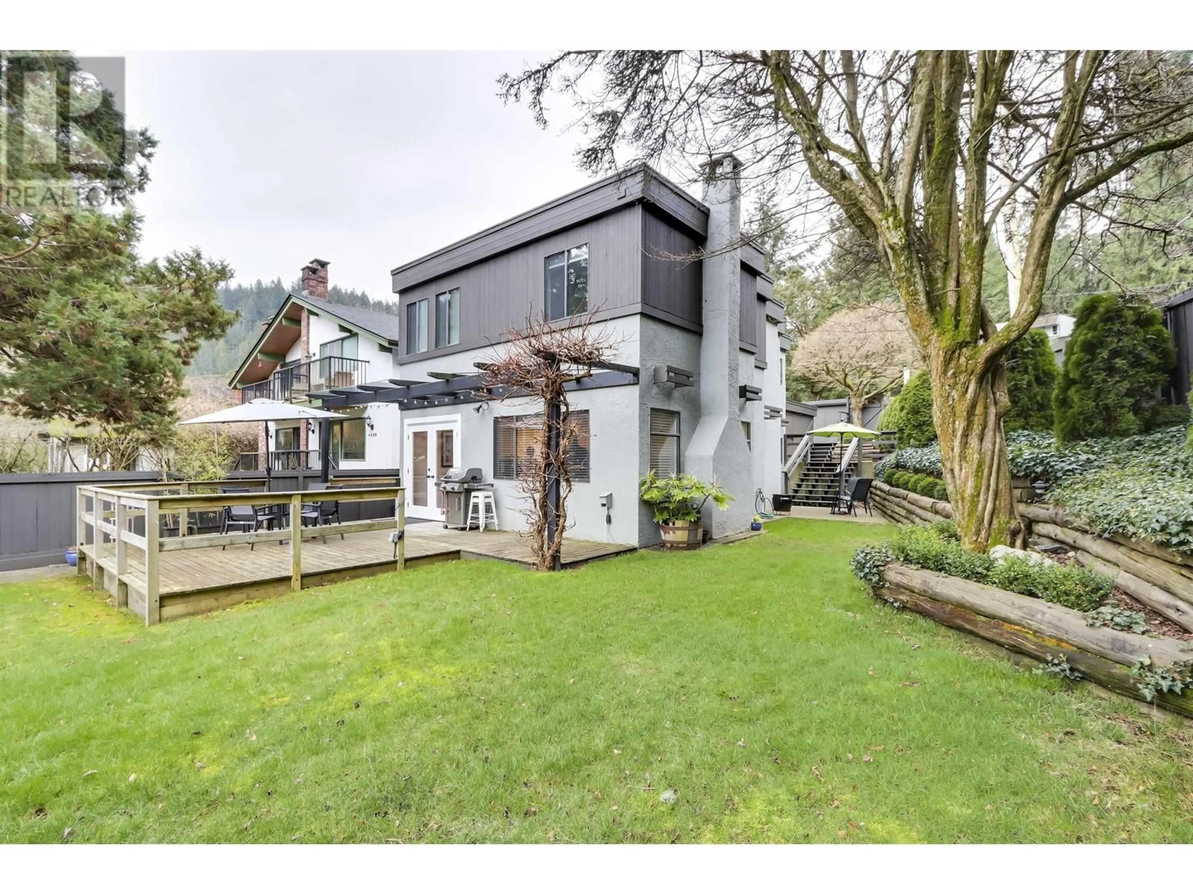 A pic from outside/outdoor area/front of a property/back of a property/a pic from drone, street for 6590 NELSON AVENUE, West Vancouver British Columbia V7W2A9