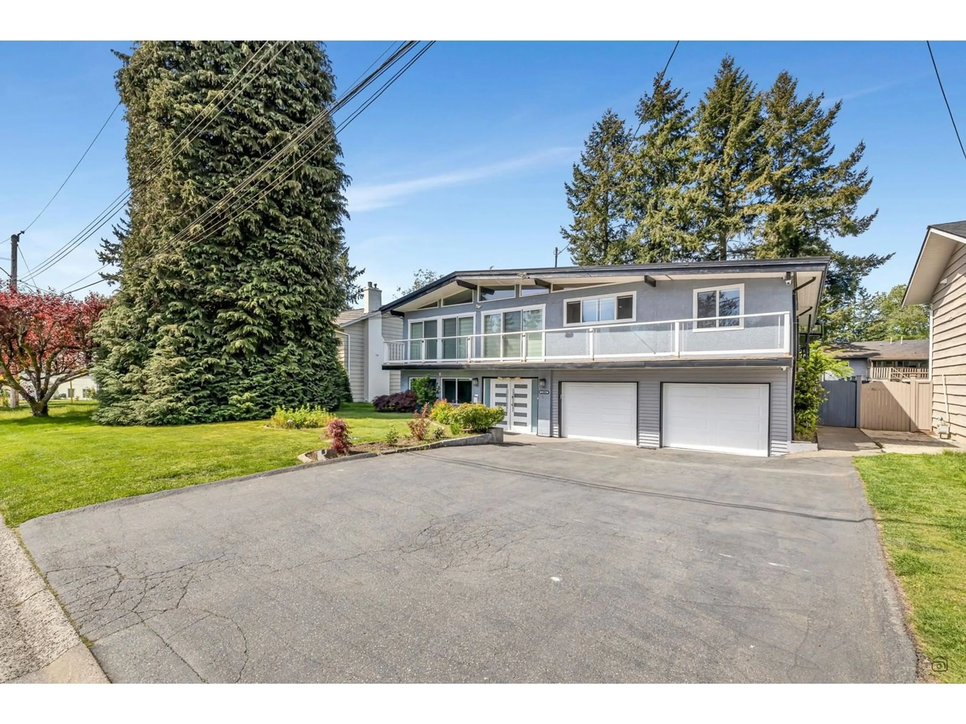 A pic from outside/outdoor area/front of a property/back of a property/a pic from drone, street for 11862 GILMOUR, Delta British Columbia V4C1L1