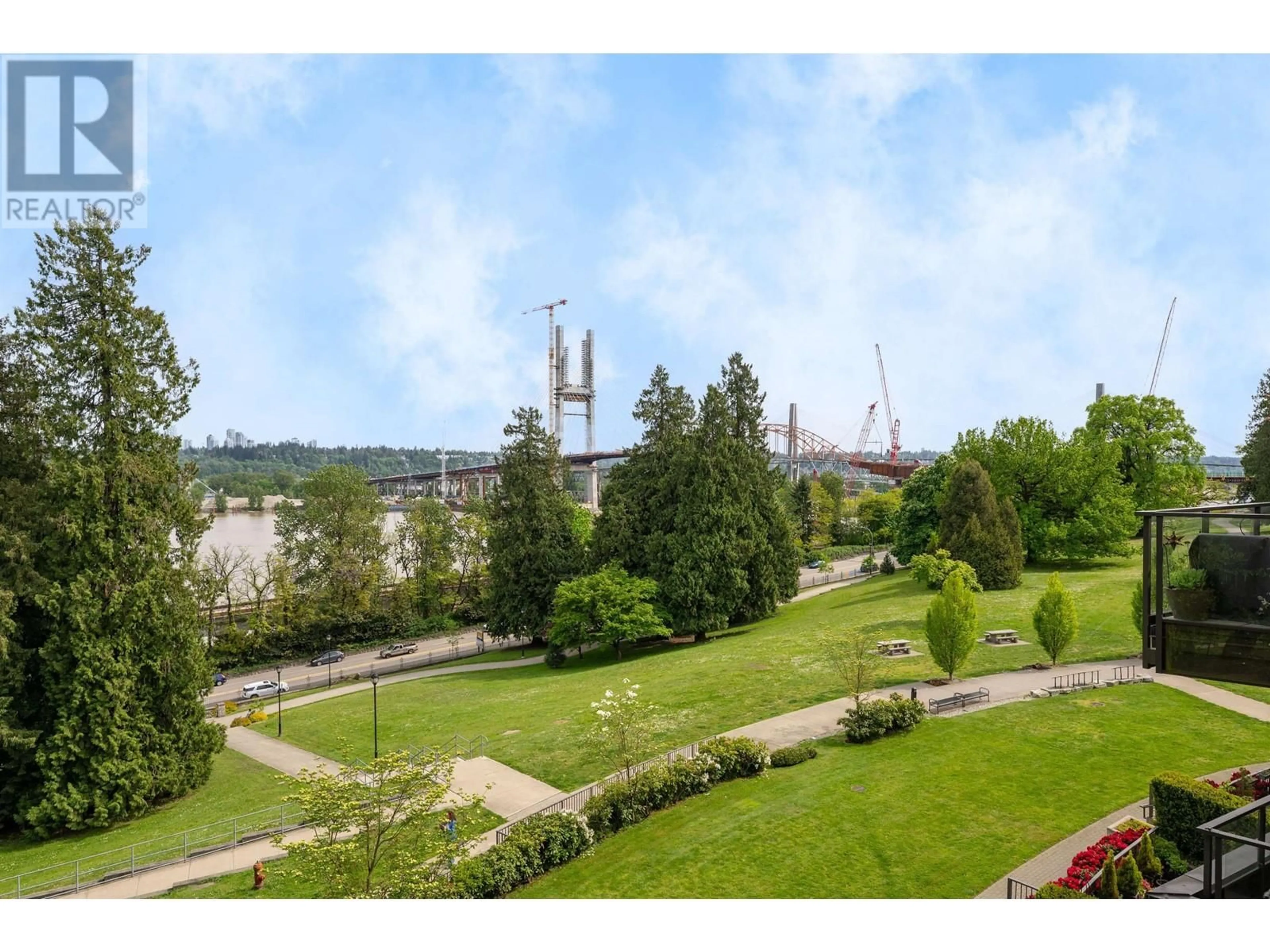A pic from outside/outdoor area/front of a property/back of a property/a pic from drone, unknown for 425 - 22 ROYAL AVENUE, New Westminster British Columbia V3L0H1