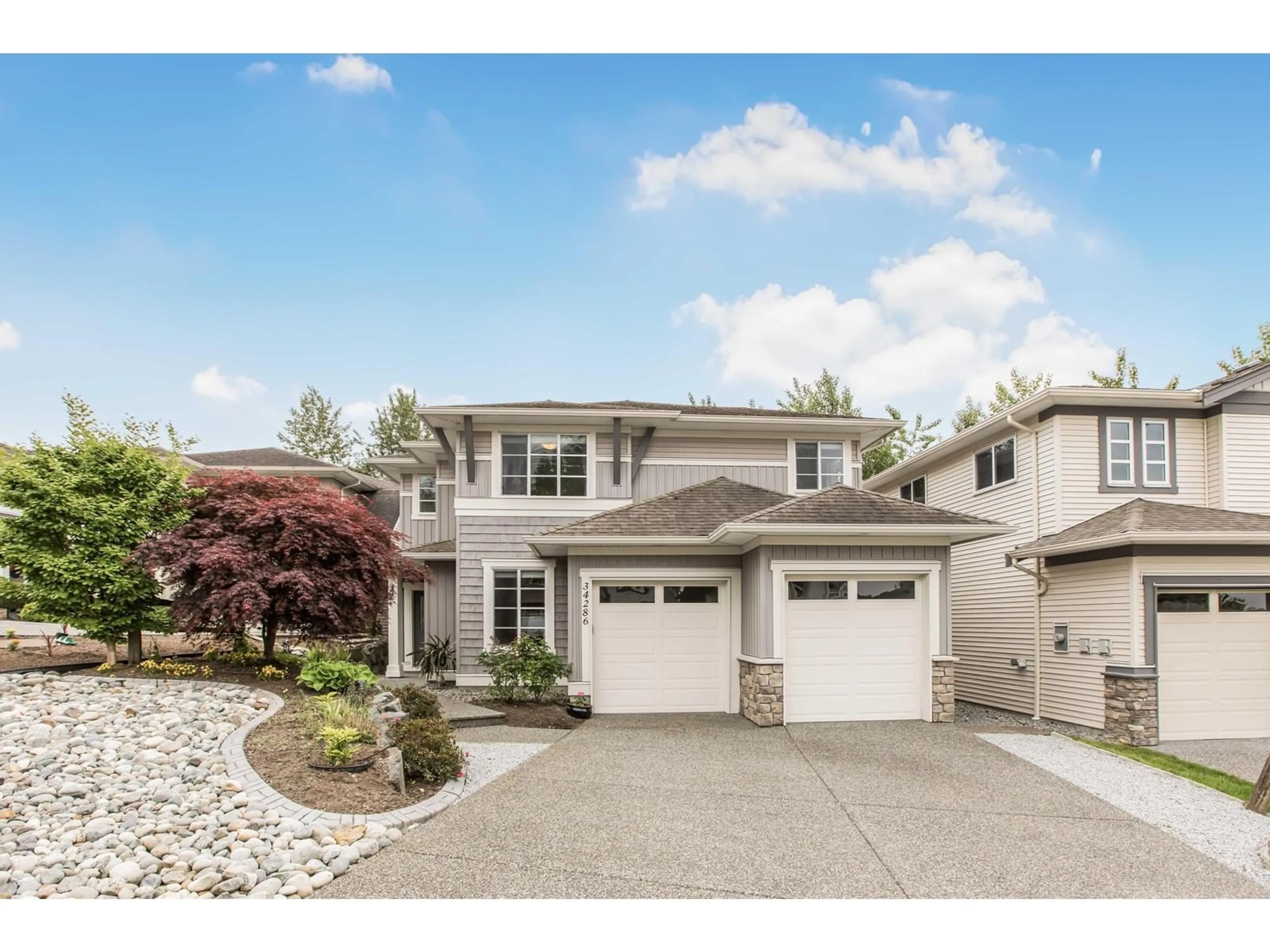 Home with vinyl exterior material, street for 34286 LUKIV, Abbotsford British Columbia V2S0E5