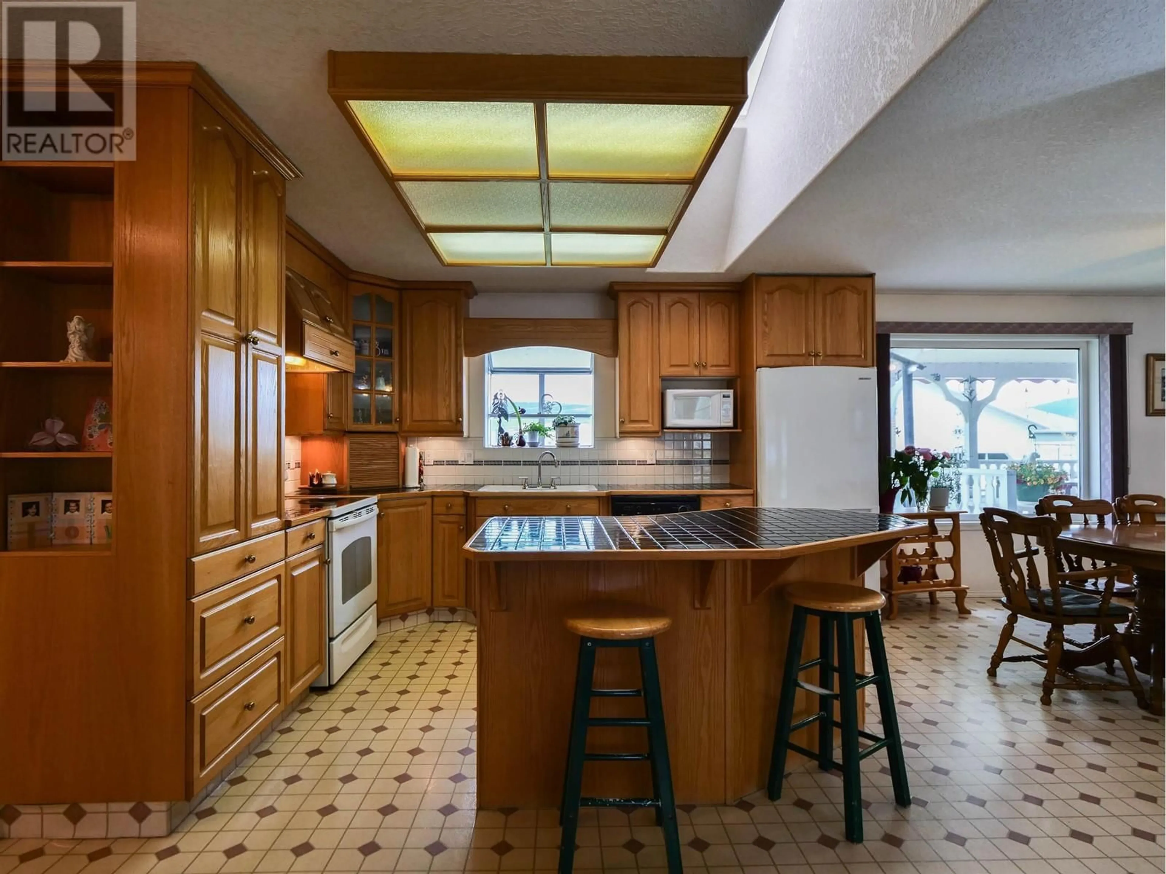 Open concept kitchen, ceramic/tile floor for 1002 MAPLE HEIGHTS ROAD, Quesnel British Columbia V2J3X3