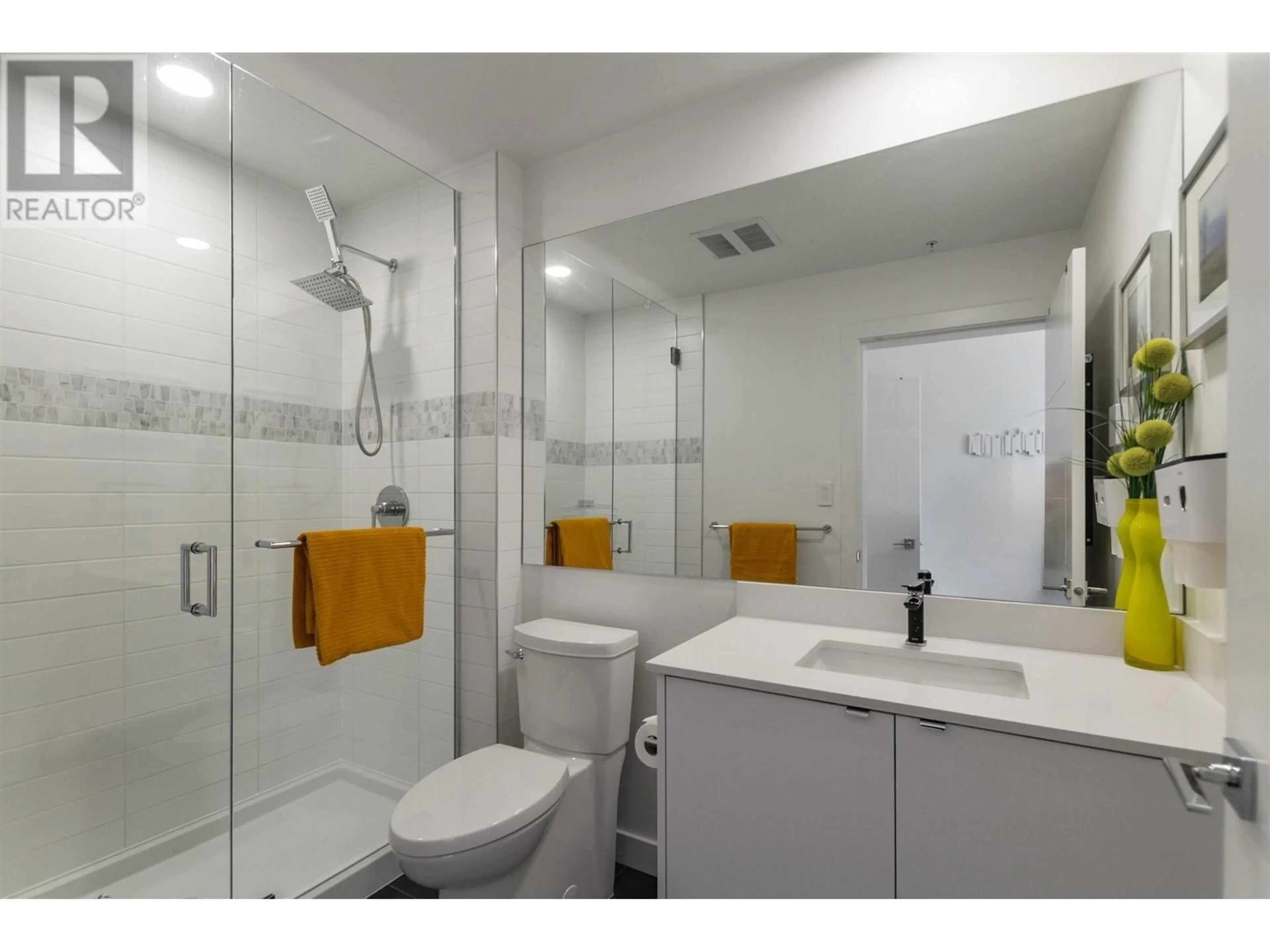 Standard bathroom, ceramic/tile floor for 418 - 2345 RINDALL AVENUE, Port Coquitlam British Columbia V3C1V3