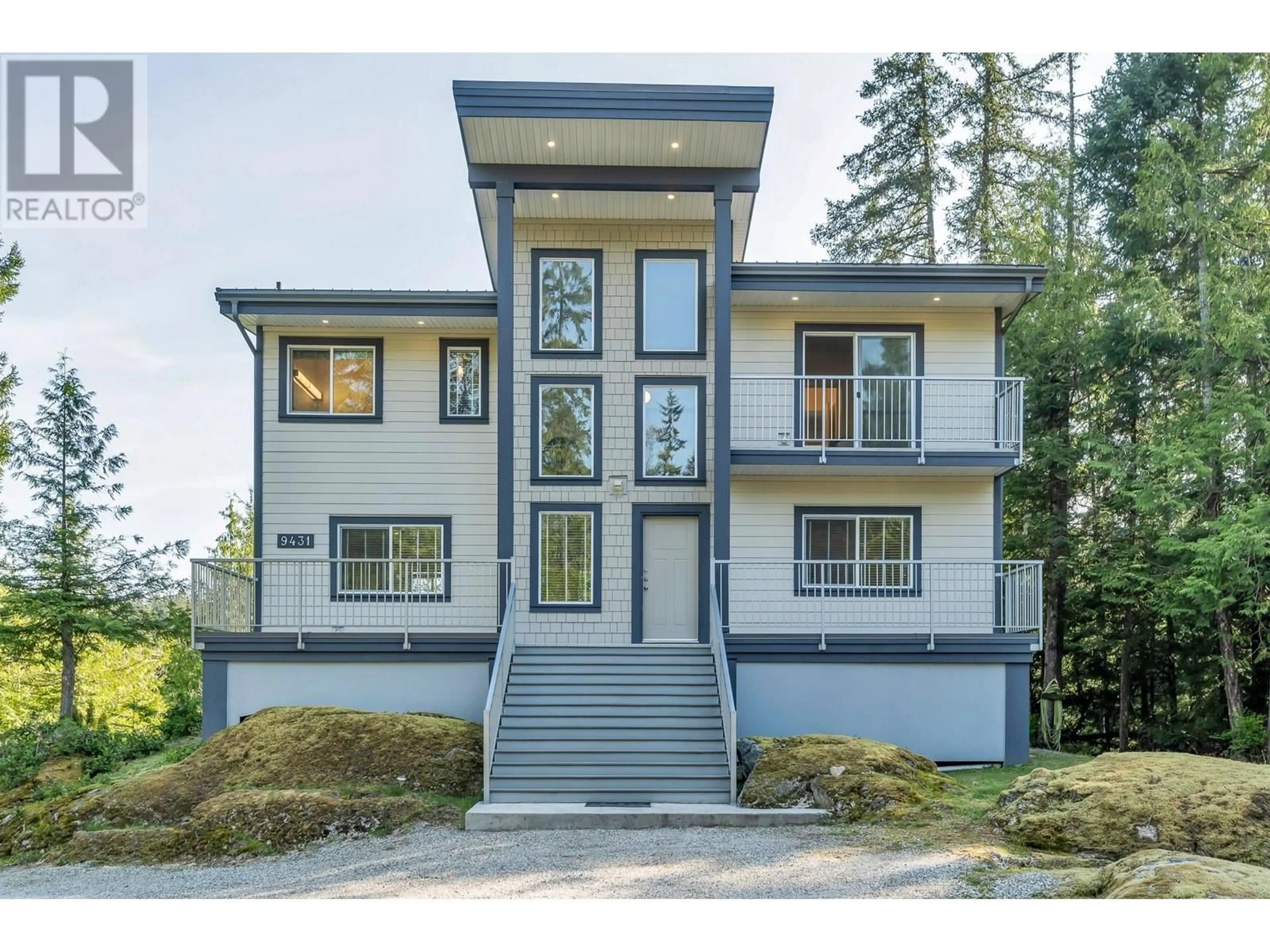 Home with vinyl exterior material, unknown for 9431 STEPHENS WAY, Halfmoon Bay British Columbia V7Z1G9