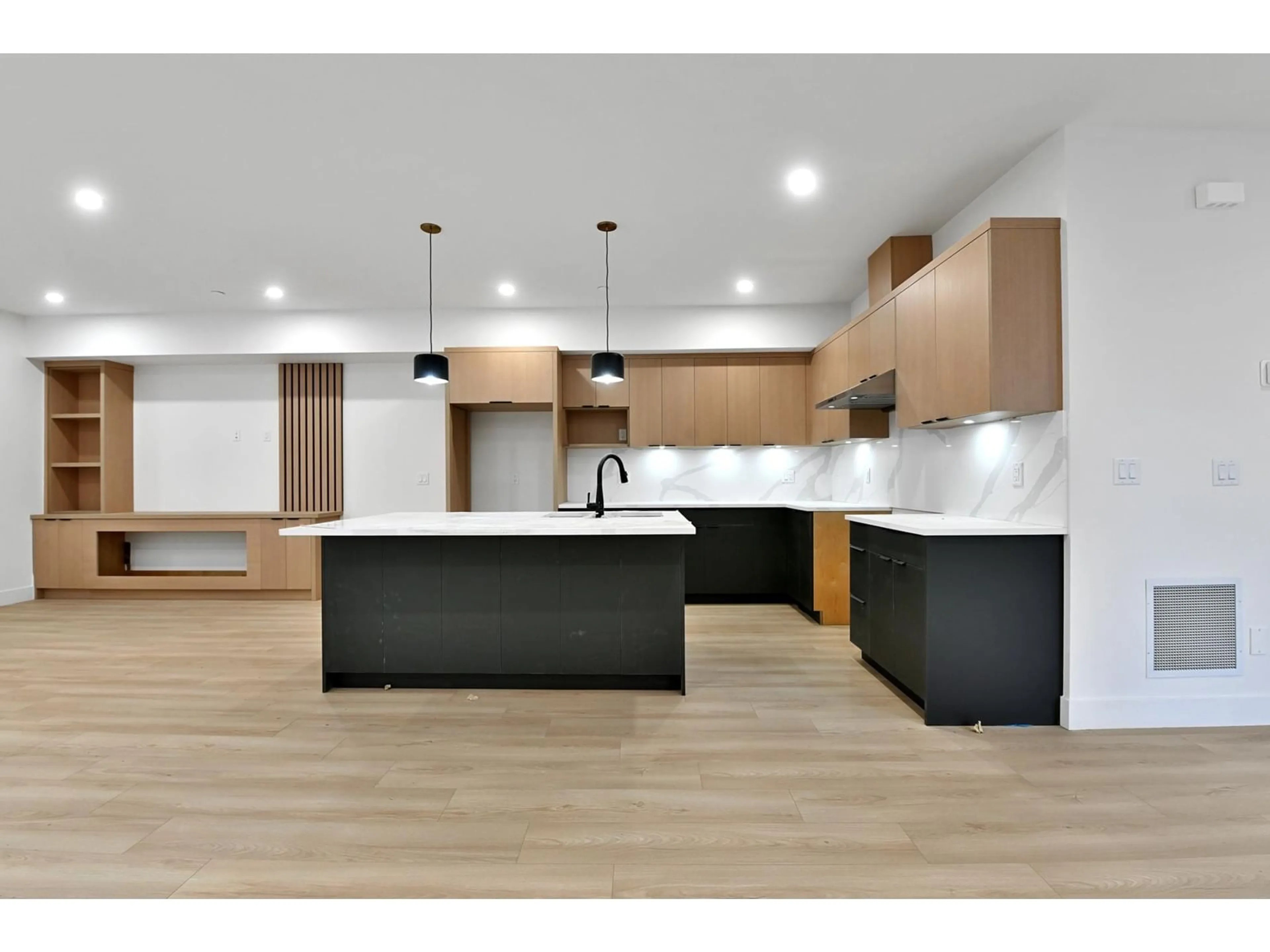 Open concept kitchen, unknown for A - 32901 3, Mission British Columbia V2V1N2