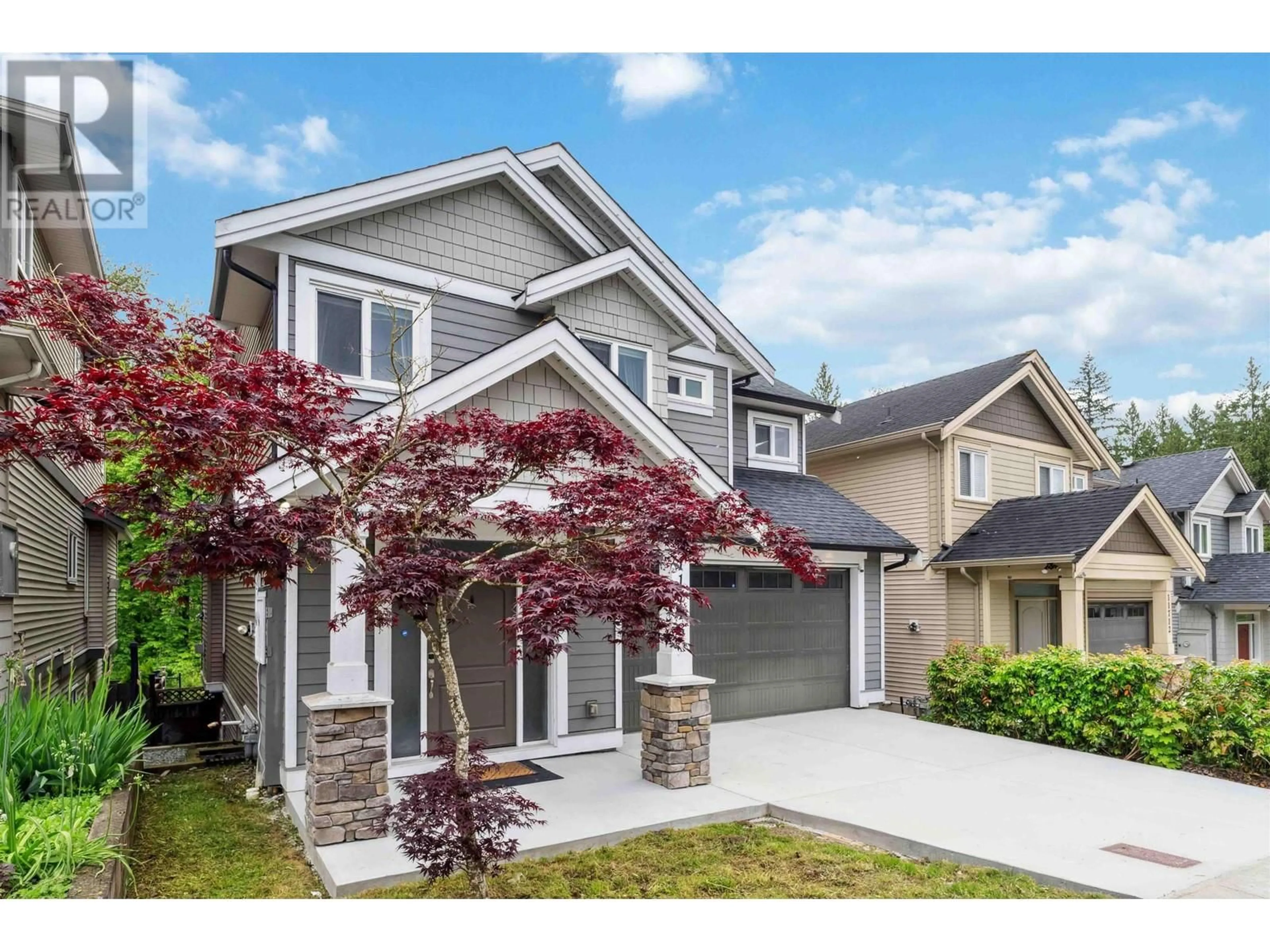 Home with vinyl exterior material, street for 11718 236 STREET, Maple Ridge British Columbia V4R0E3