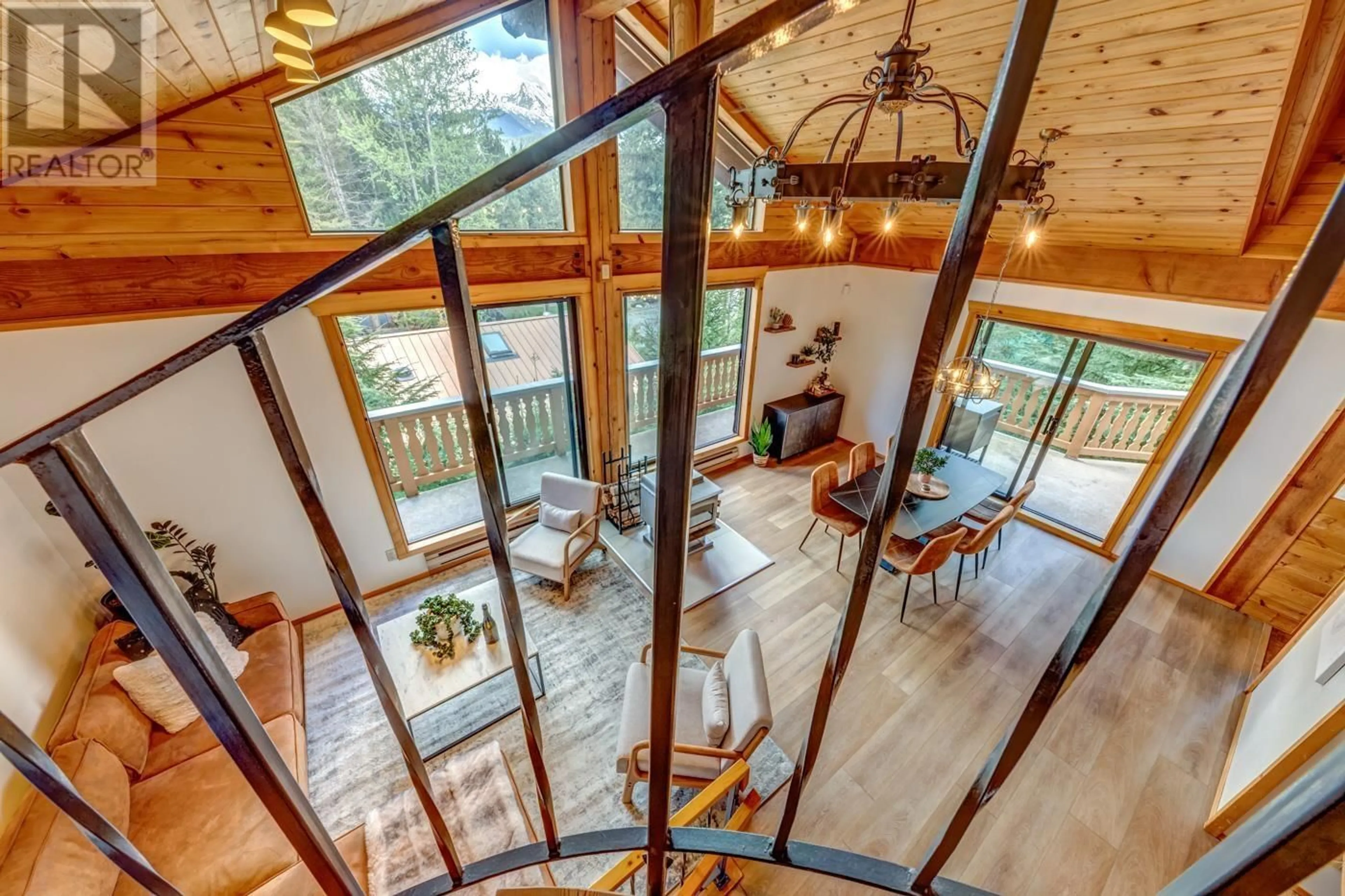 Indoor foyer for 8248 ALPINE WAY, Whistler British Columbia V8E0G2