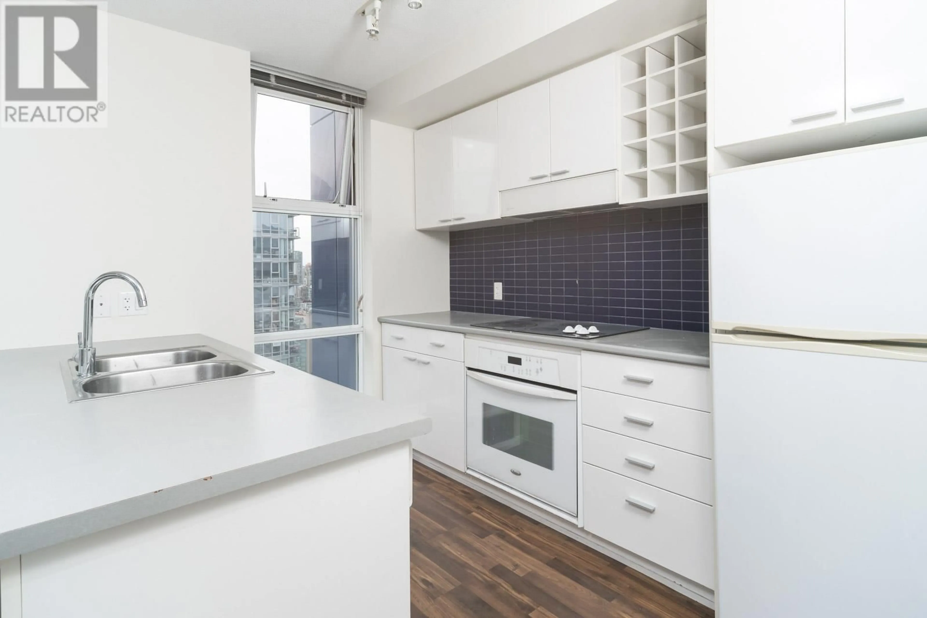 Standard kitchen, wood/laminate floor for 2901 - 602 CITADEL PARADE, Vancouver British Columbia V6B1X2