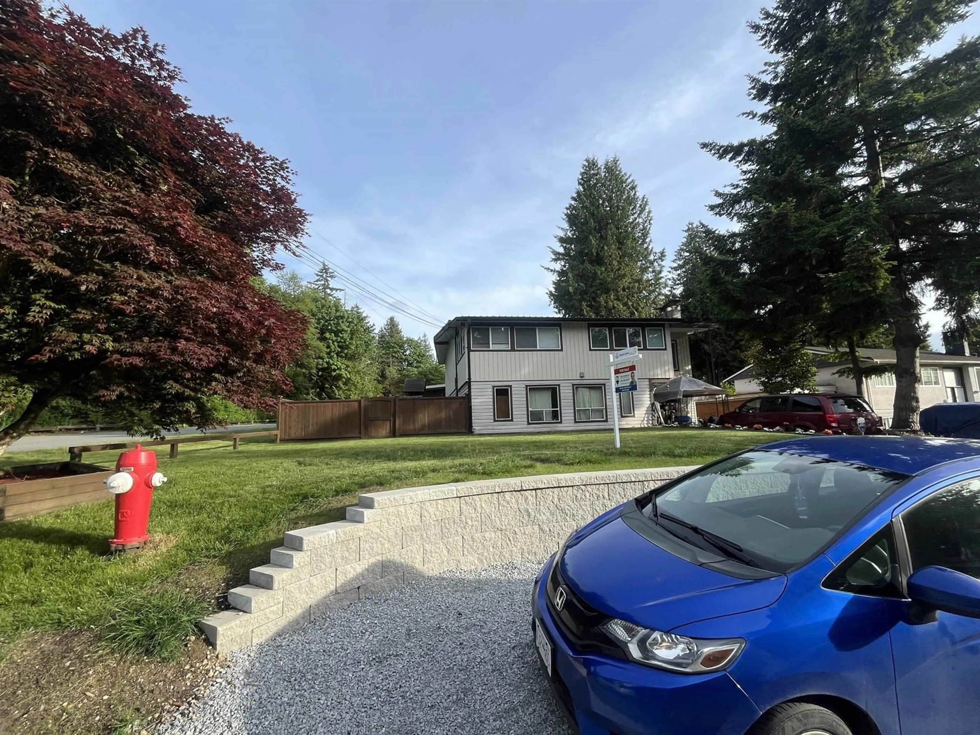 A pic from outside/outdoor area/front of a property/back of a property/a pic from drone, street for 11380 LANSDOWNE, Surrey British Columbia V3R4Z9