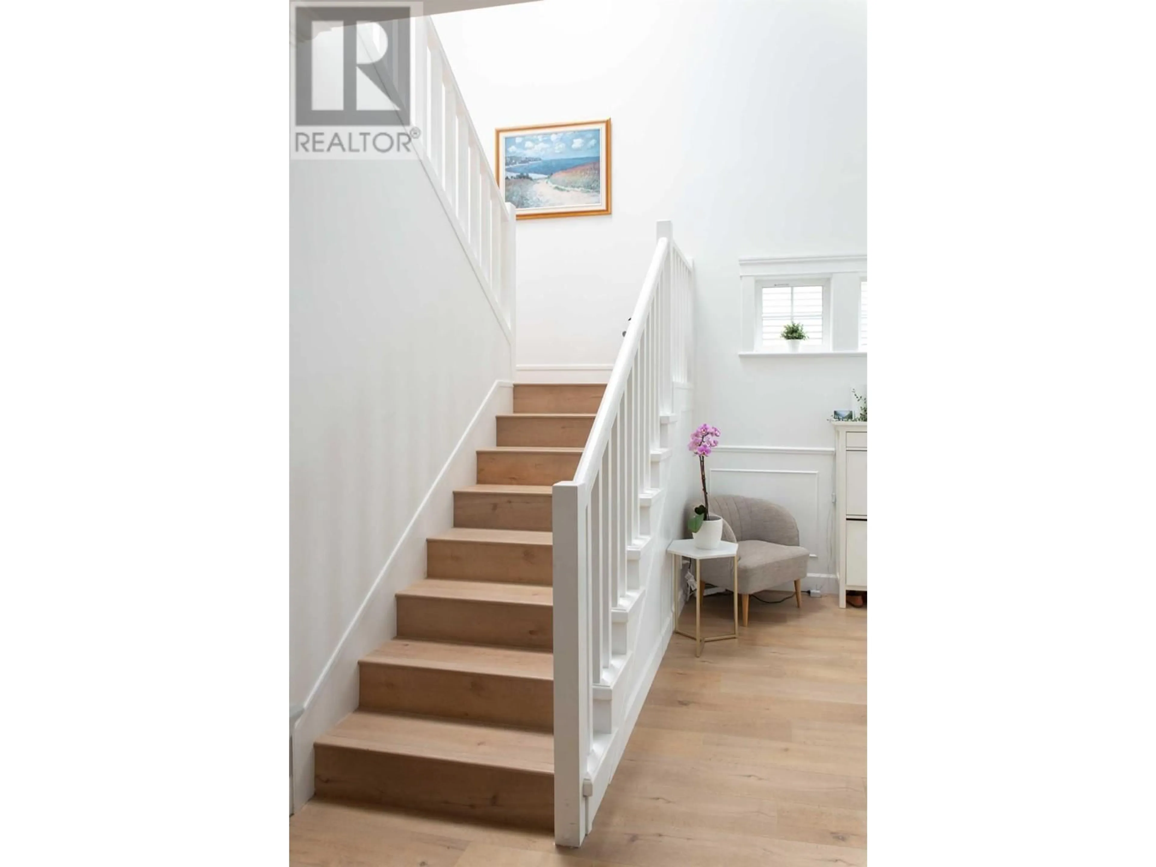 Stairs for 3808 REGENT STREET, Richmond British Columbia V7E2N6