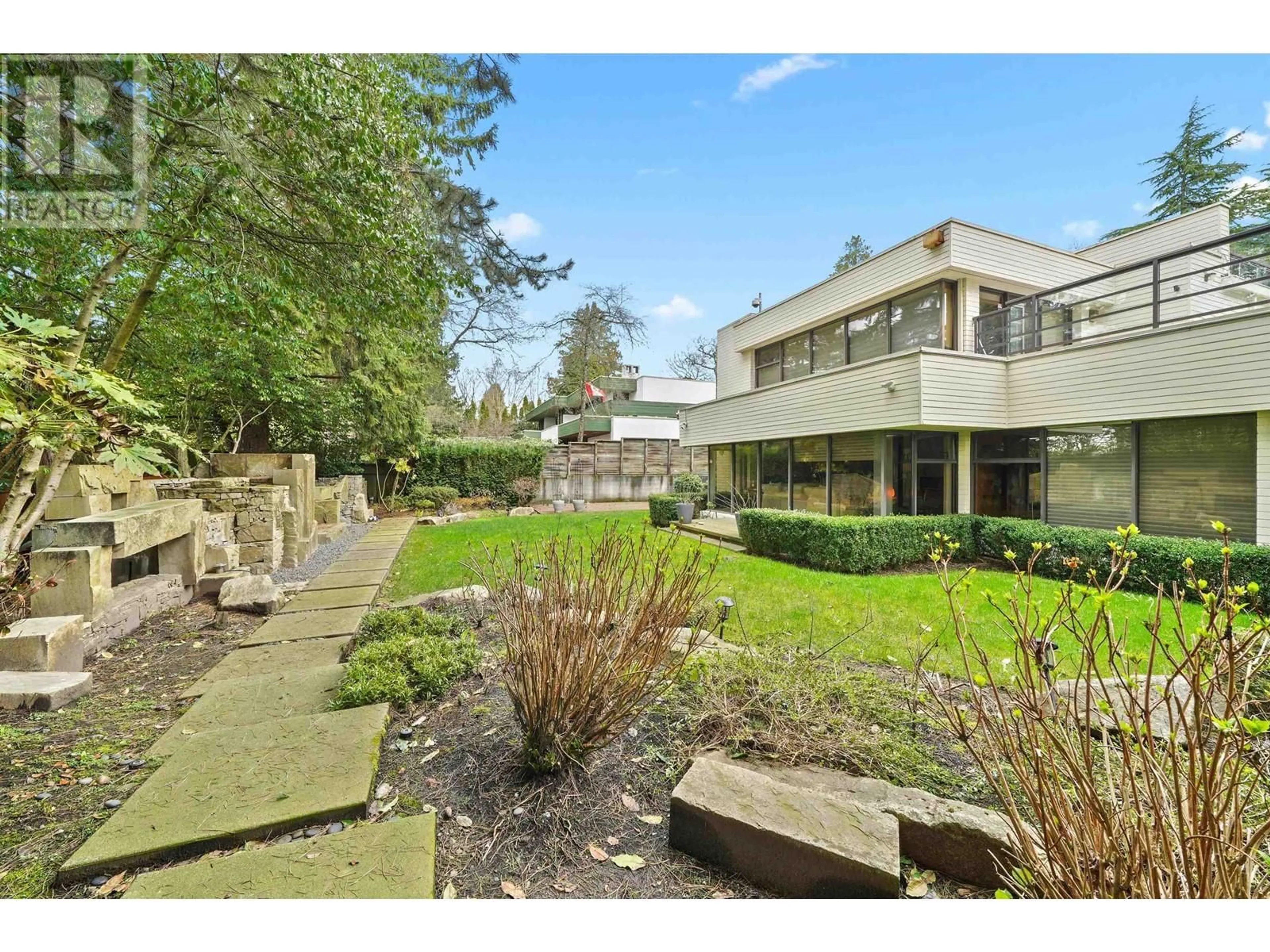 A pic from outside/outdoor area/front of a property/back of a property/a pic from drone, unknown for 7188 HUDSON STREET, Vancouver British Columbia V6P4K8