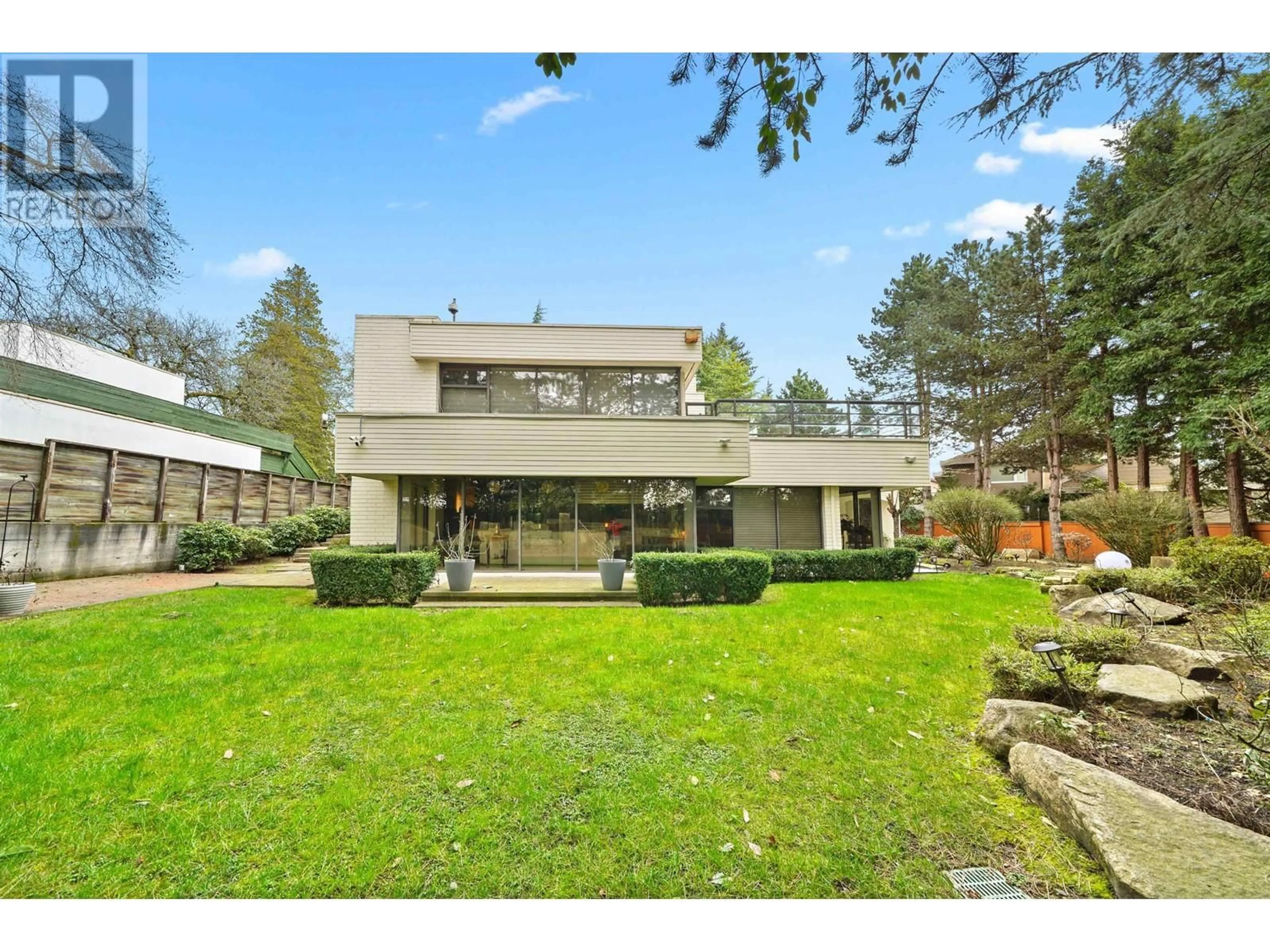 A pic from outside/outdoor area/front of a property/back of a property/a pic from drone, unknown for 7188 HUDSON STREET, Vancouver British Columbia V6P4K8