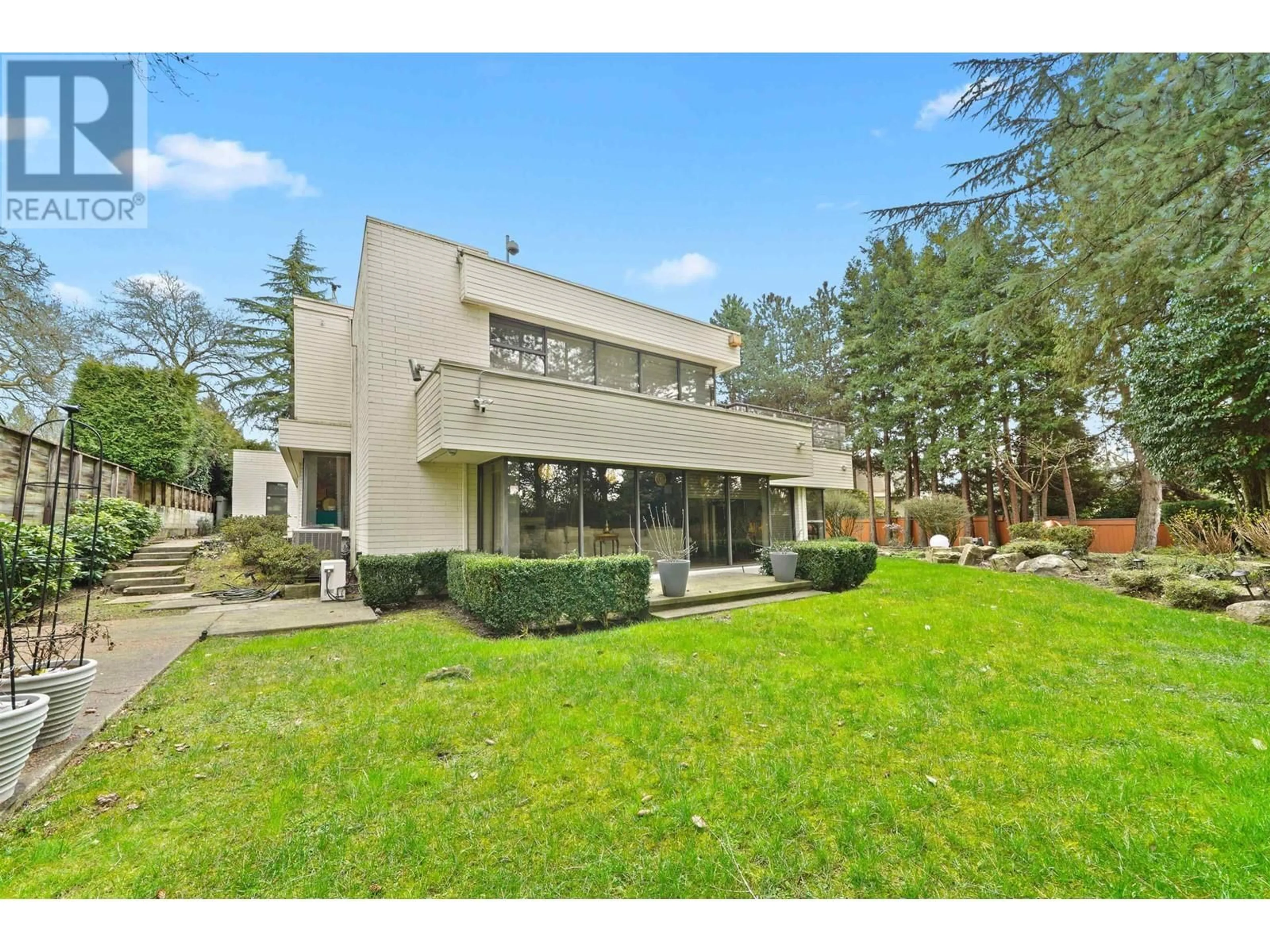 A pic from outside/outdoor area/front of a property/back of a property/a pic from drone, unknown for 7188 HUDSON STREET, Vancouver British Columbia V6P4K8