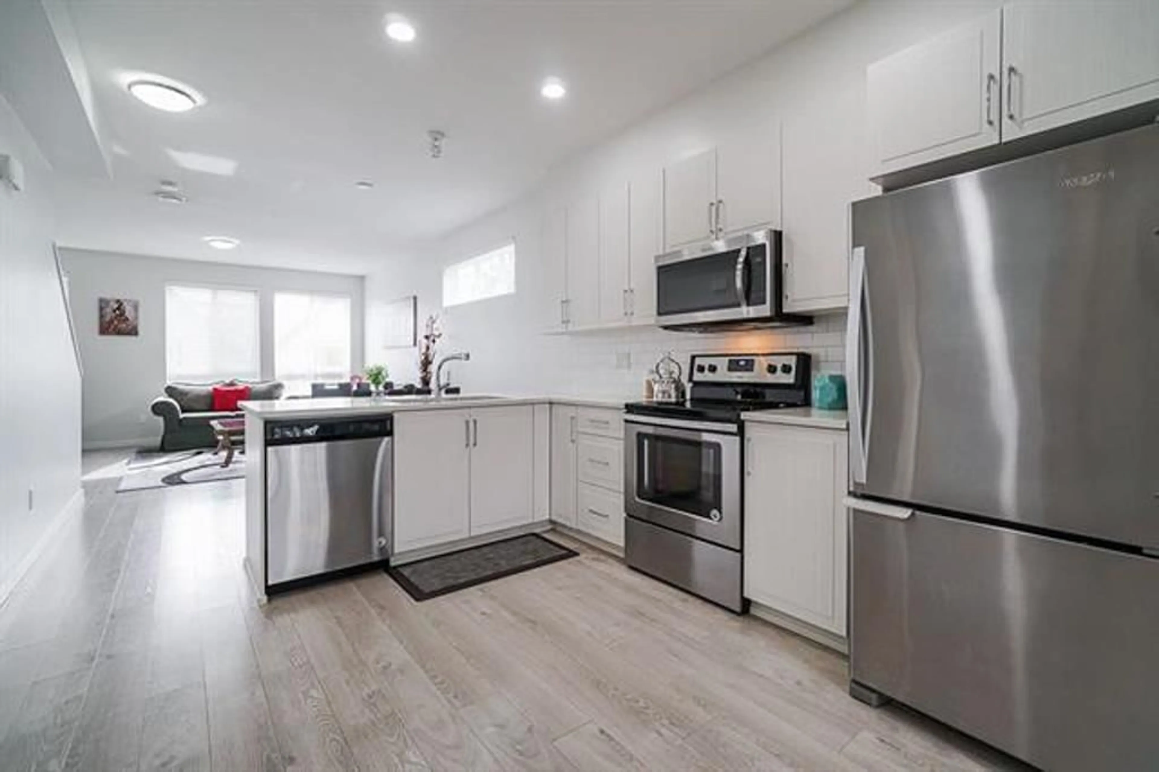 Open concept kitchen, unknown for 32 - 14555 68, Surrey British Columbia V3S2A8