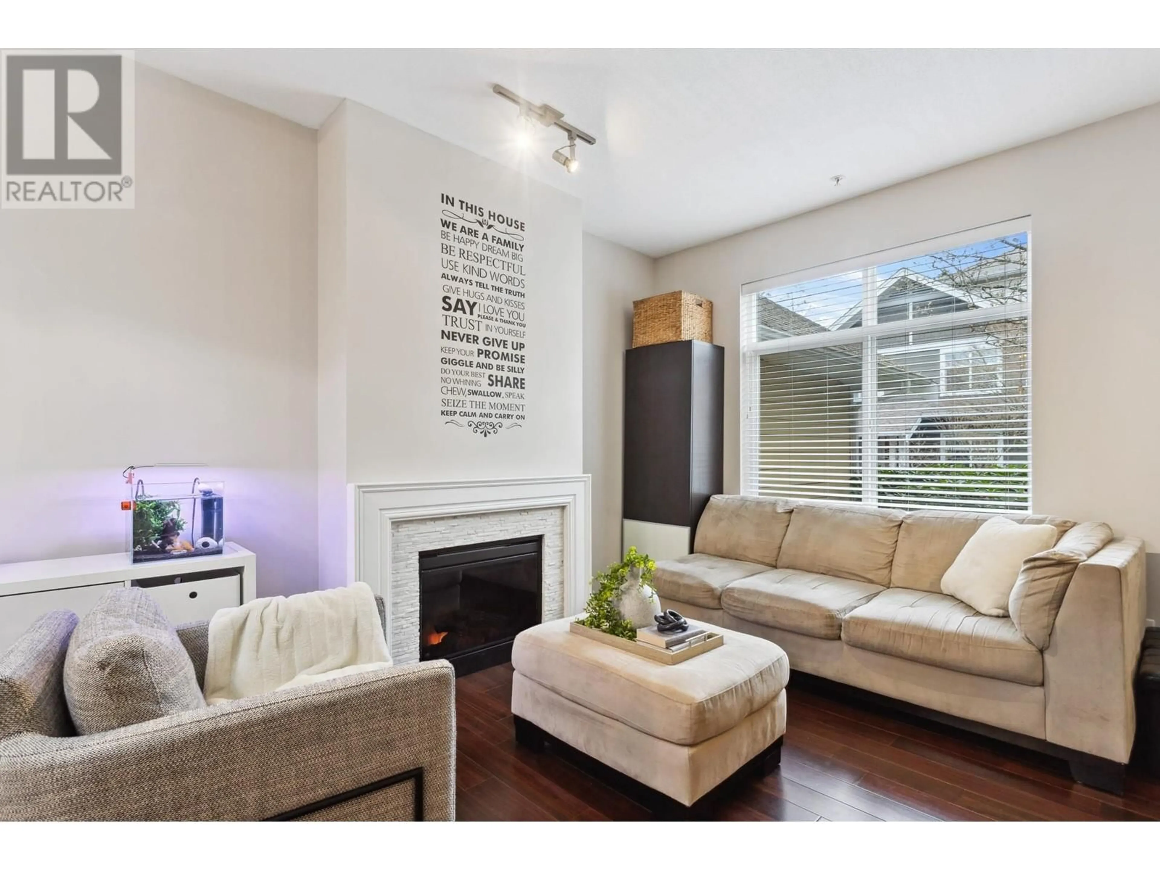 Living room with furniture, unknown for 83 - 6878 SOUTHPOINT DRIVE, Burnaby British Columbia V3N5E4