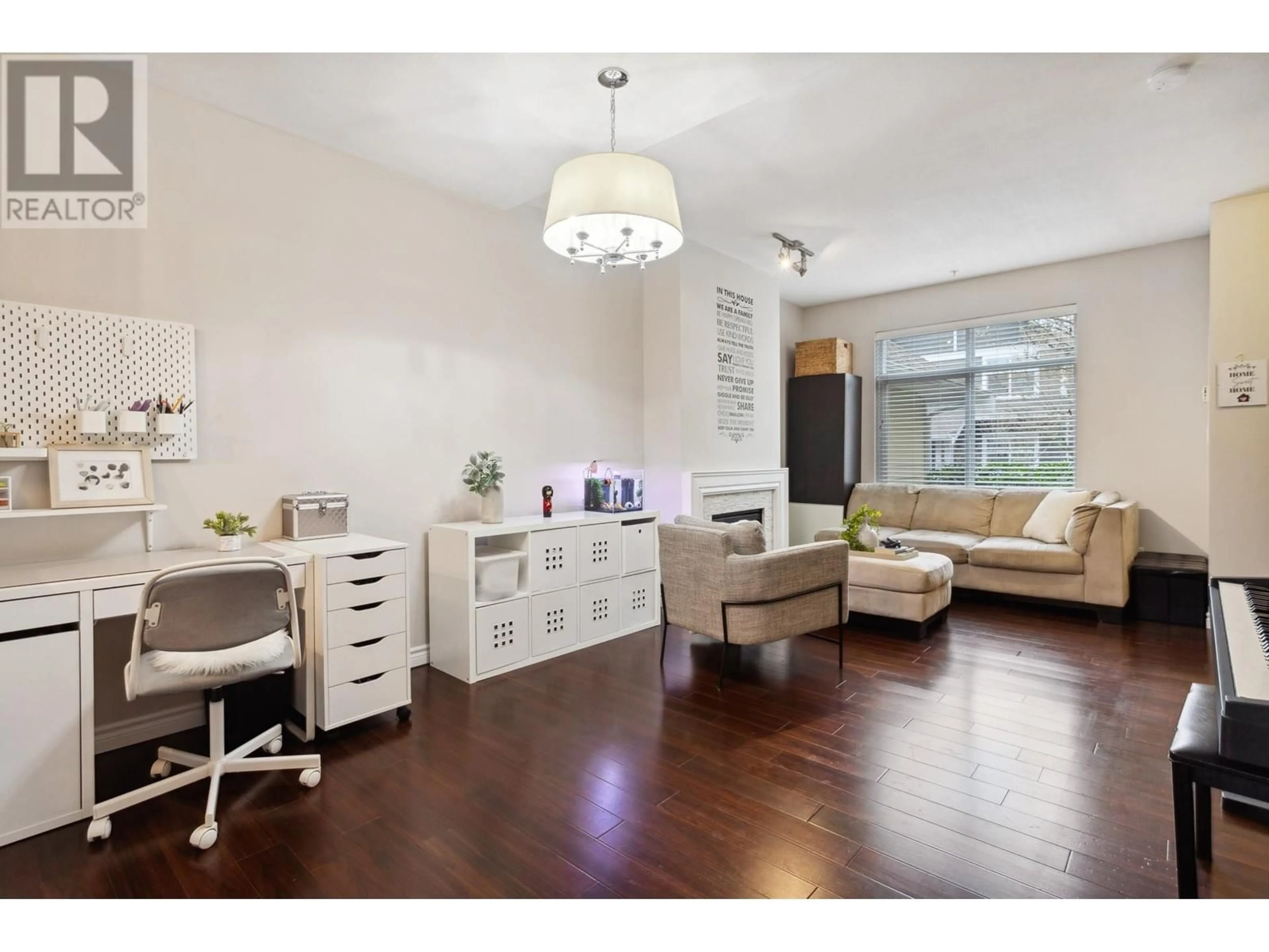 Living room with furniture, wood/laminate floor for 83 - 6878 SOUTHPOINT DRIVE, Burnaby British Columbia V3N5E4