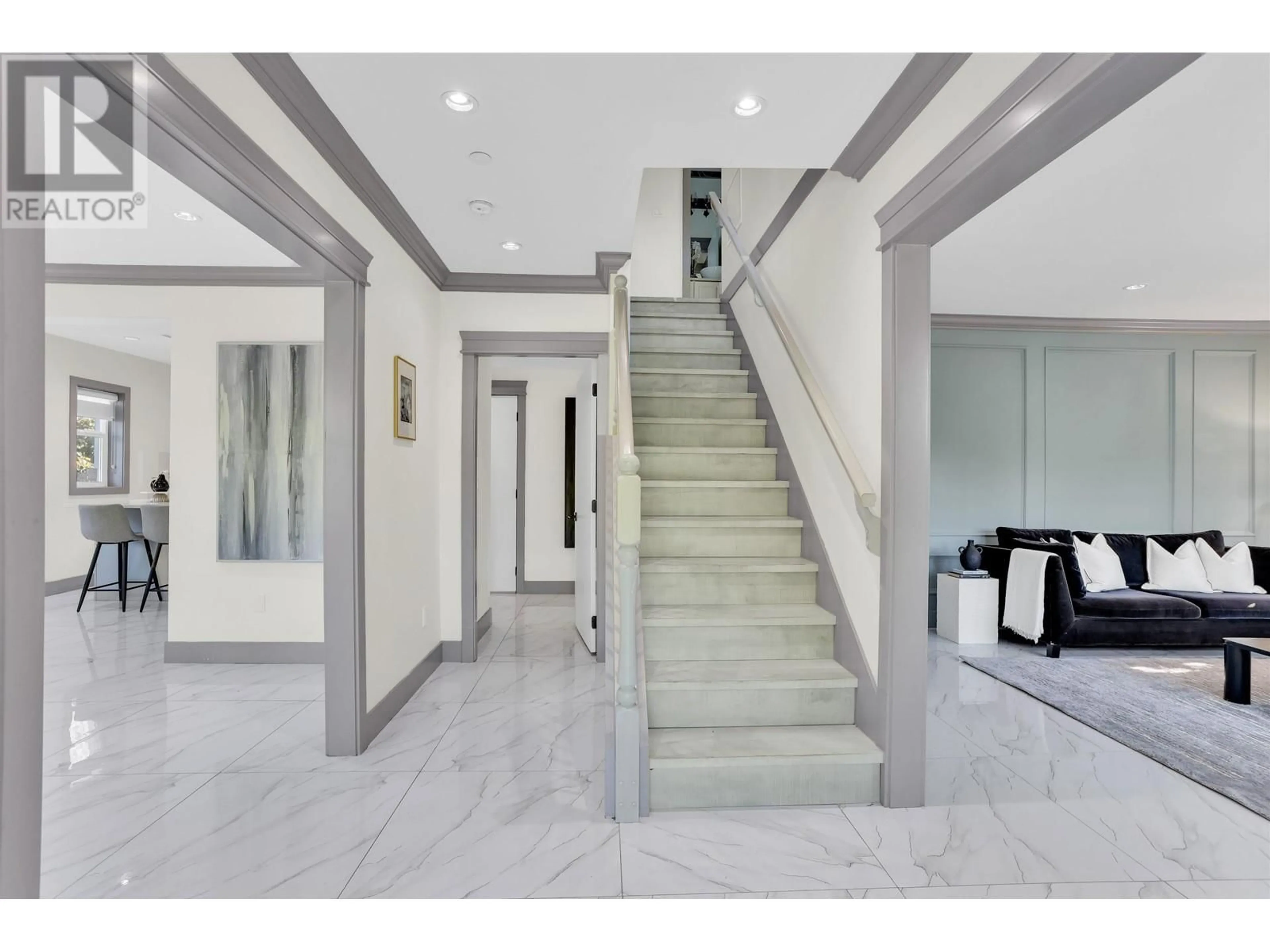 Indoor foyer for 1008 24TH AVENUE, Vancouver British Columbia V5V2B1