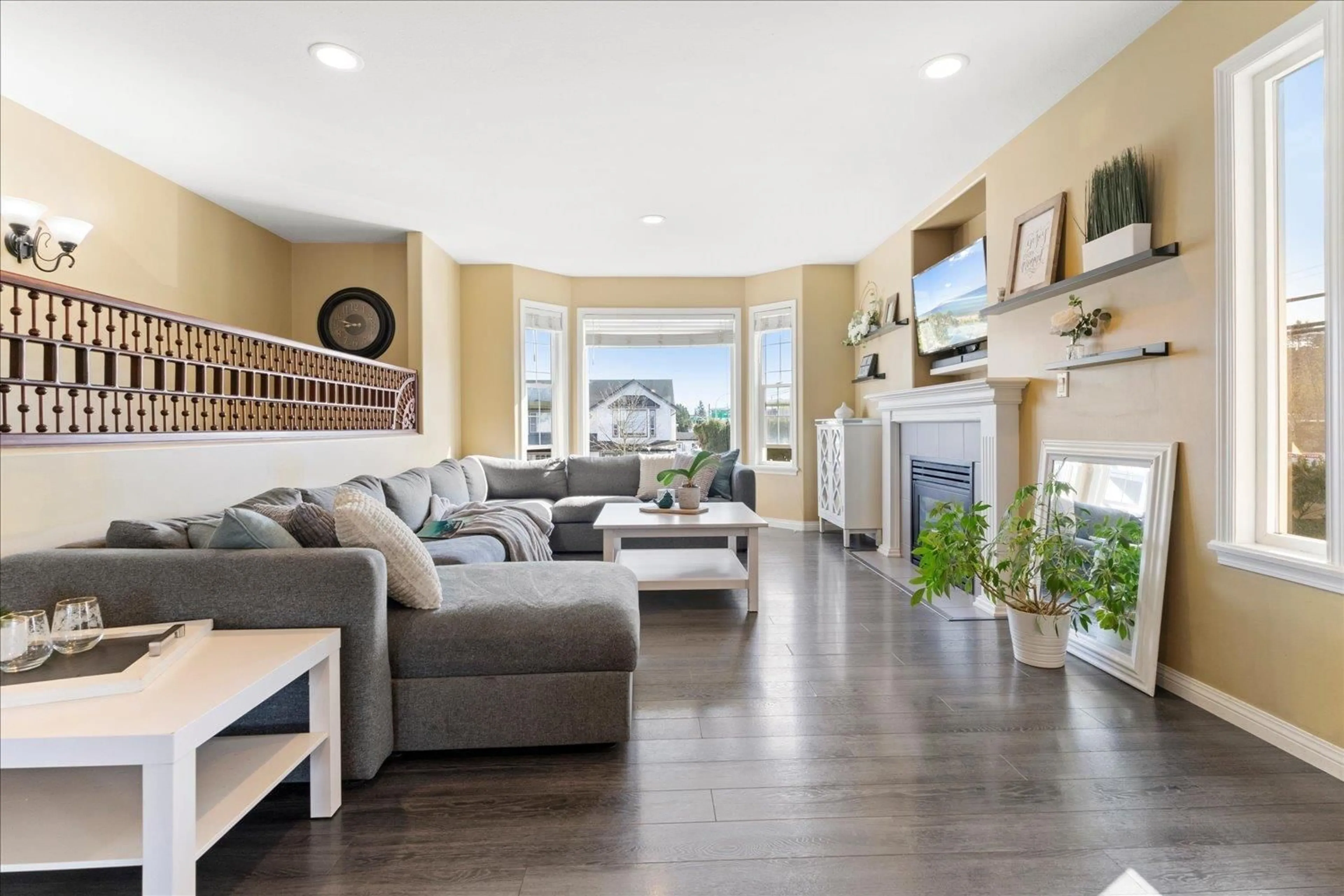 Living room with furniture, unknown for 34611 6TH, Abbotsford British Columbia V2S8C3