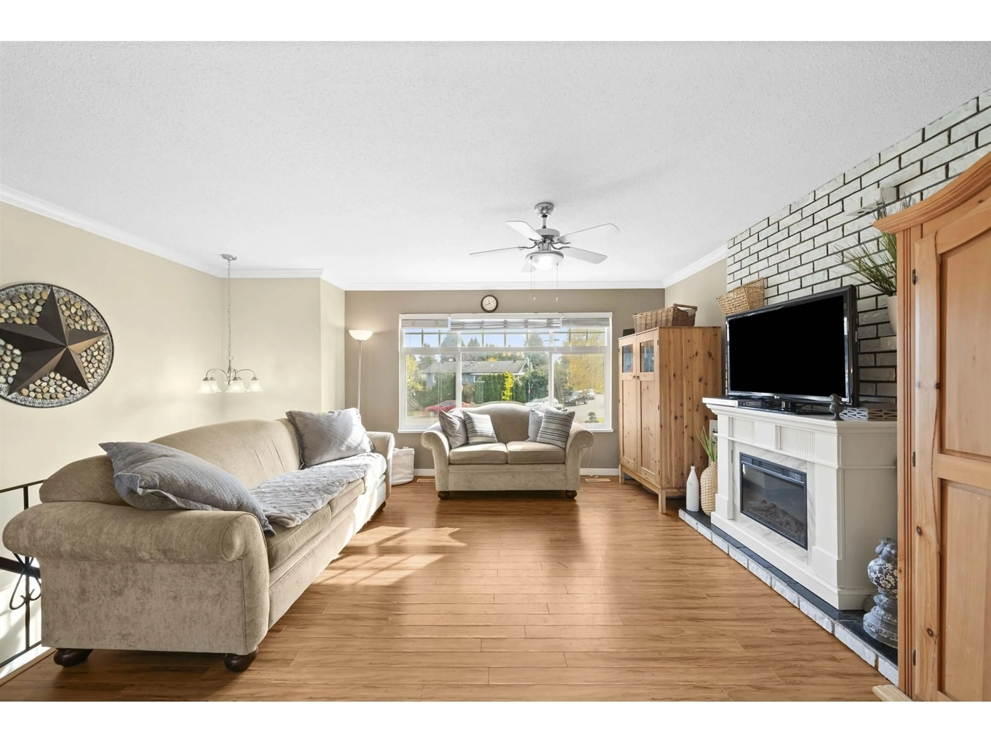 Living room with furniture, unknown for 8959 MITCHELL, Delta British Columbia V4C7H1