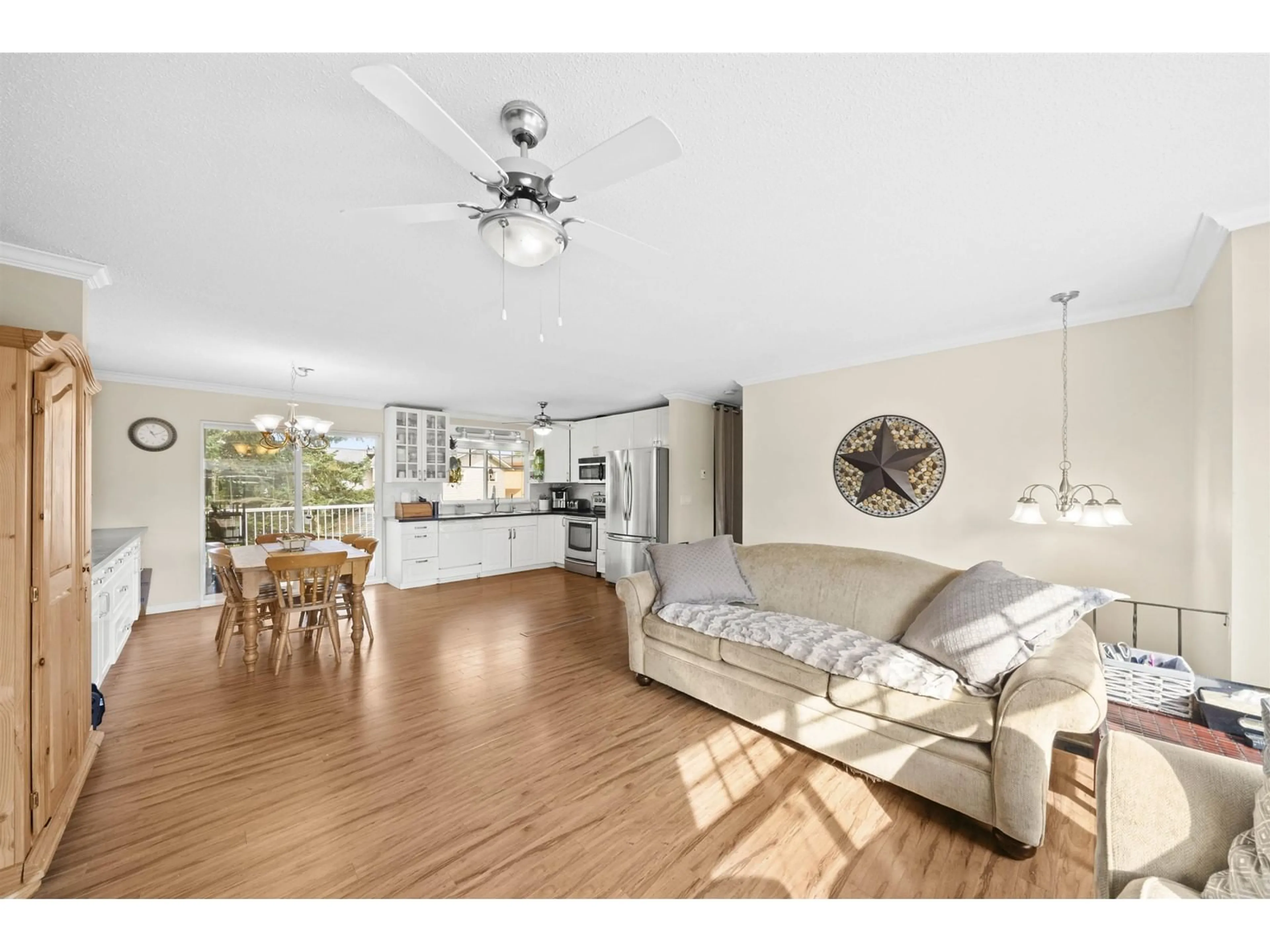 Open concept kitchen, wood/laminate floor for 8959 MITCHELL, Delta British Columbia V4C7H1