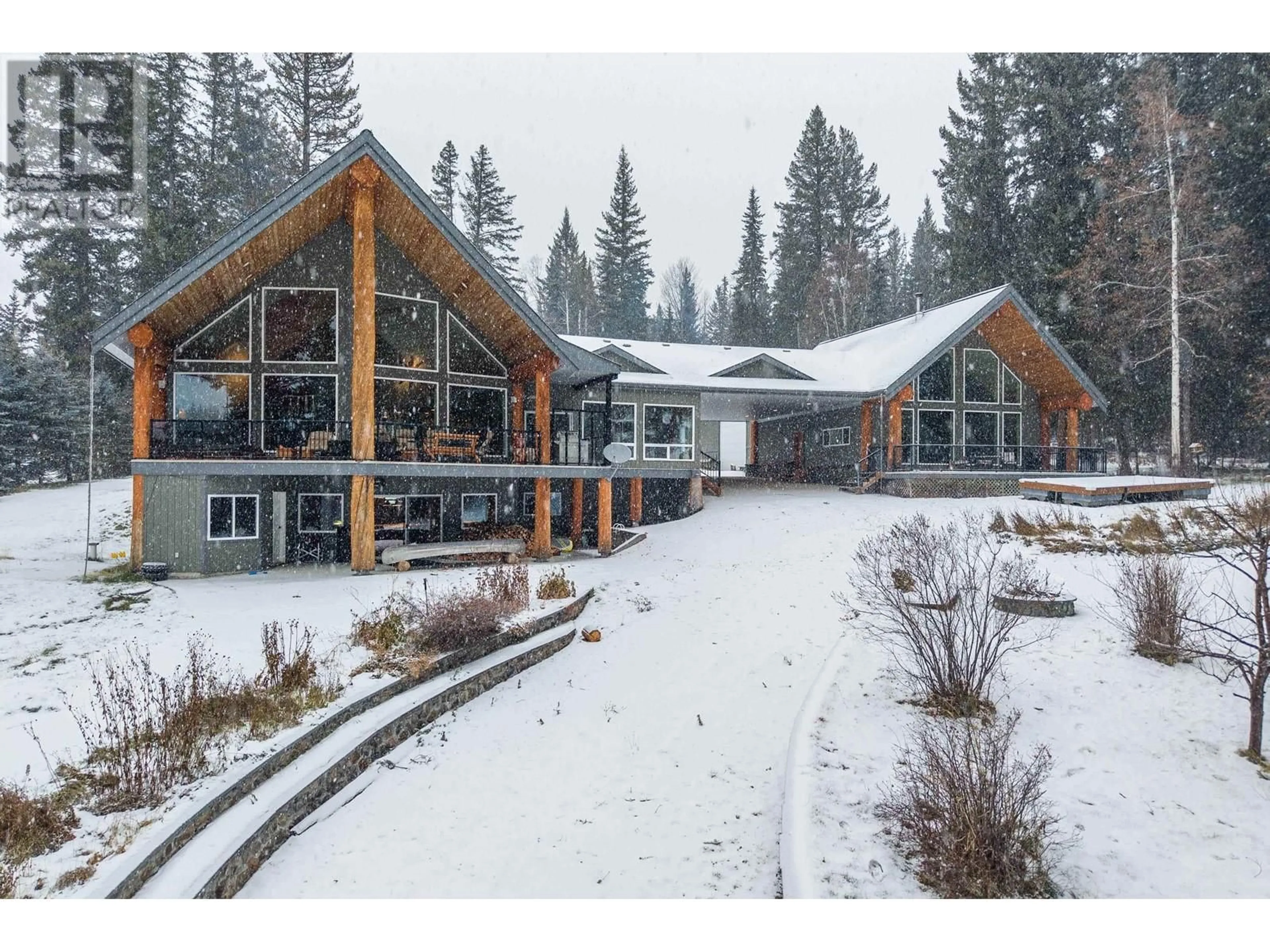 Indoor foyer for 7407 JOHNSTONE ROAD, Bridge Lake British Columbia V0K1X2
