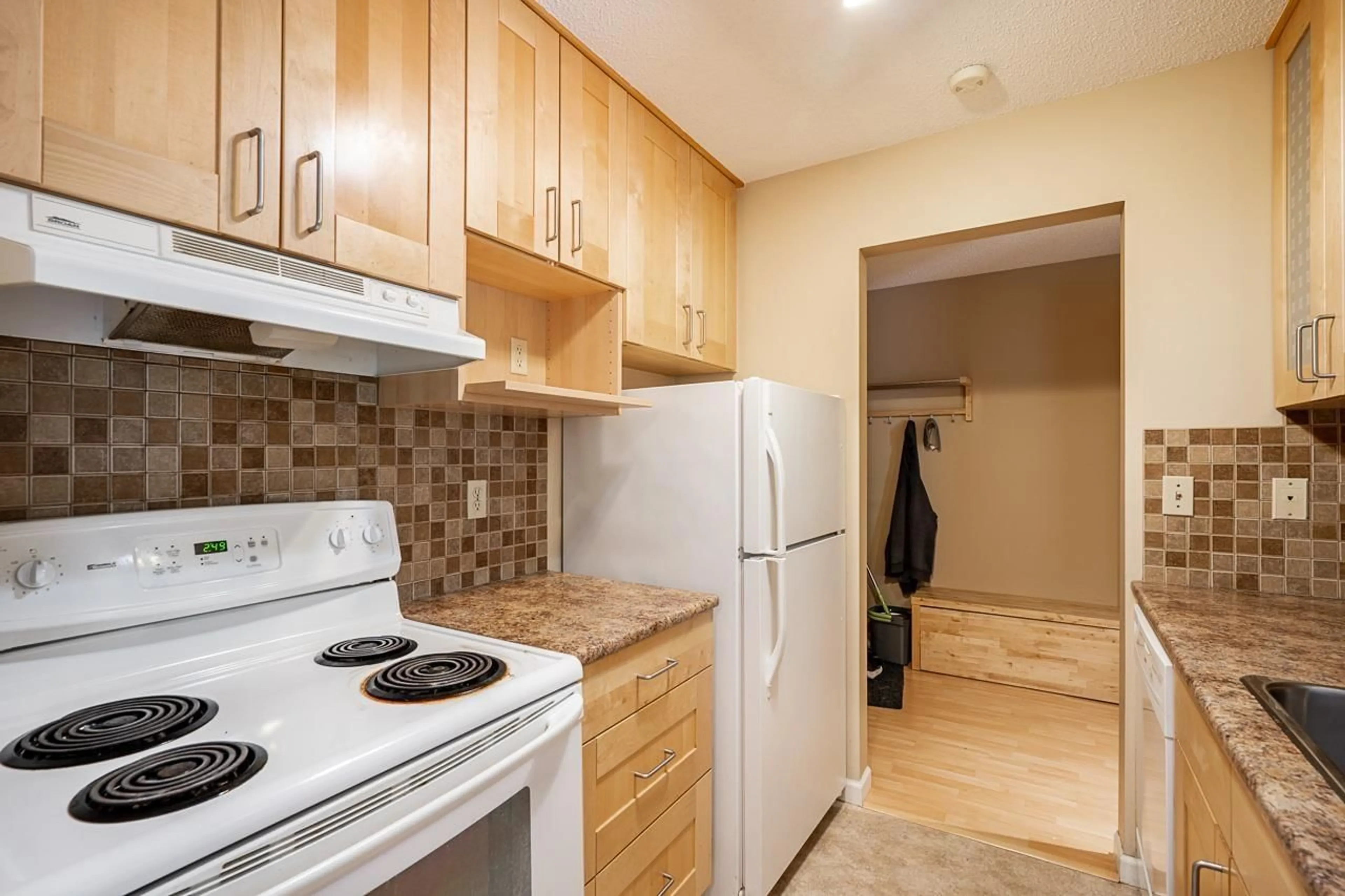 Standard kitchen, wood/laminate floor for 207 - 7426 138, Surrey British Columbia V3W6G4