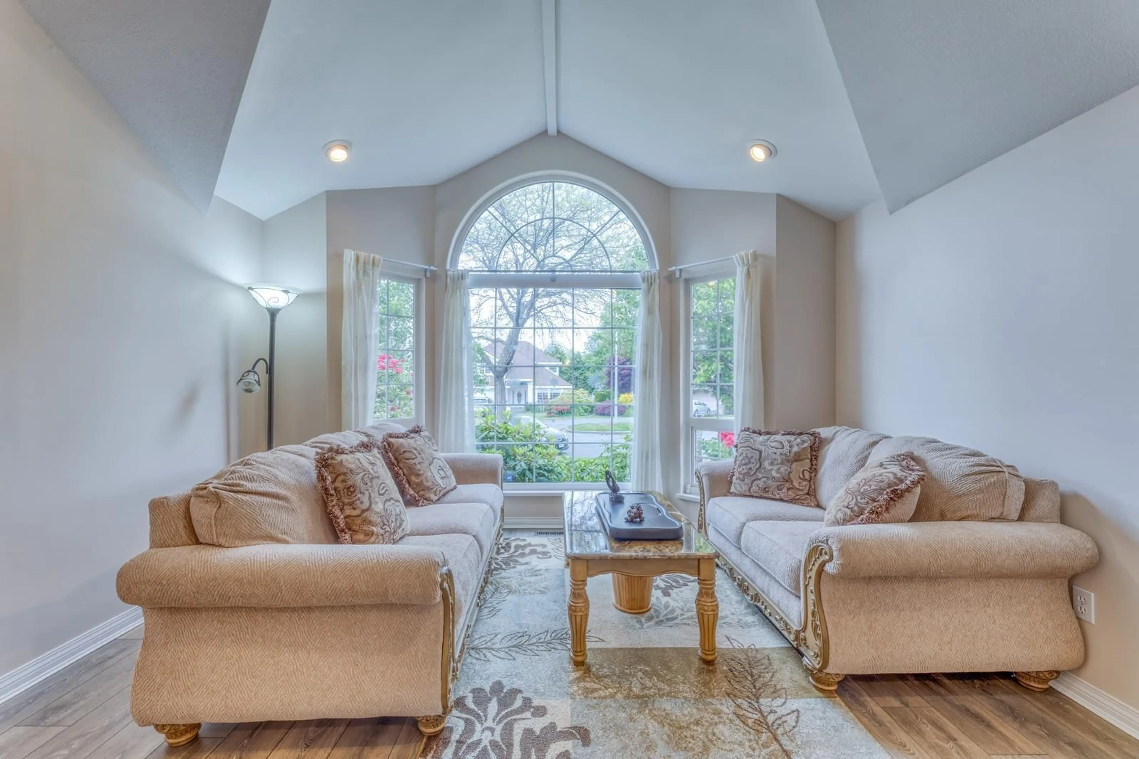 Living room with furniture, unknown for 14878 25, Surrey British Columbia V4P1N8