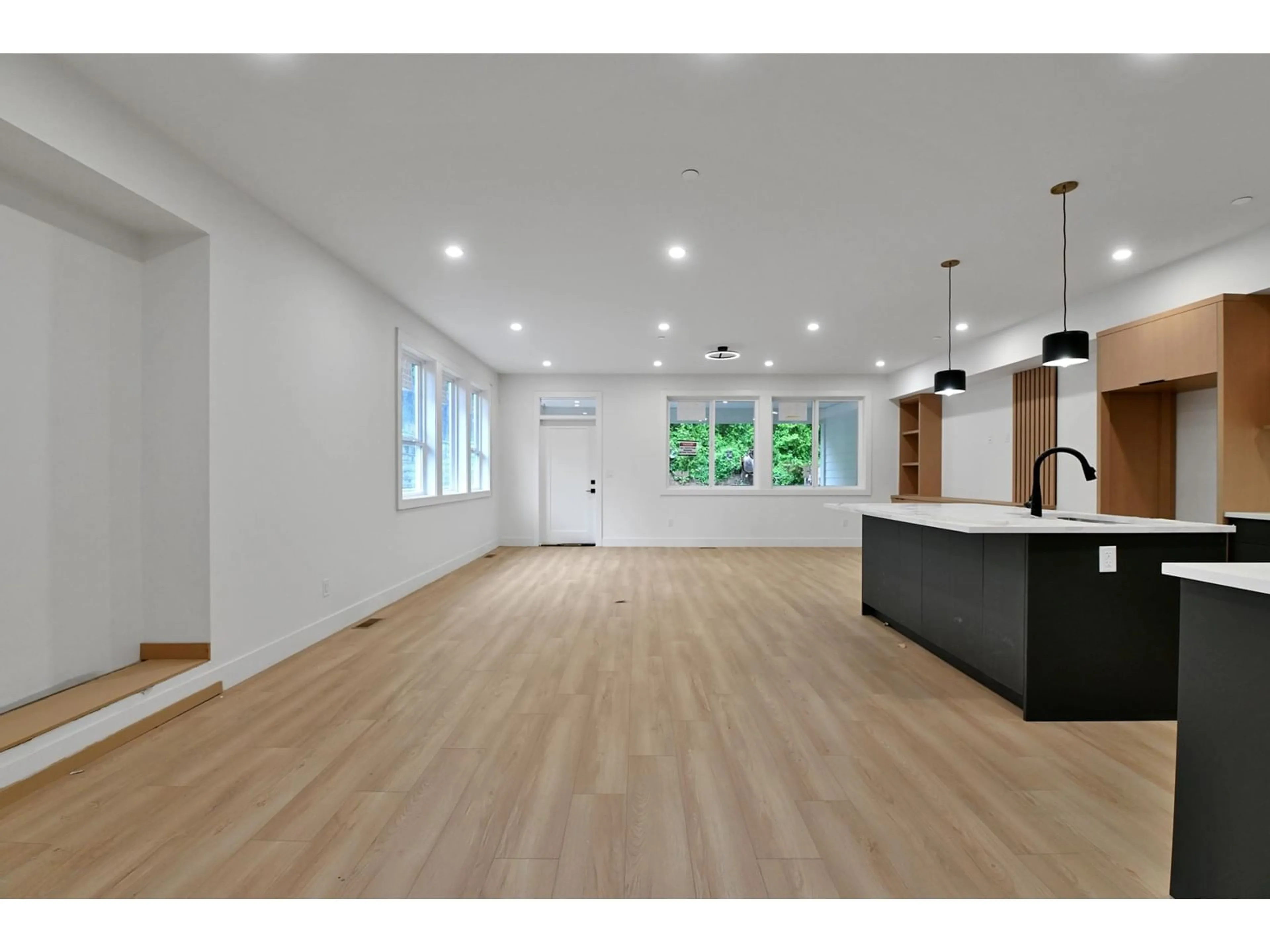 Open concept kitchen, wood/laminate floor for B - 32901 3, Mission British Columbia V2V1N2