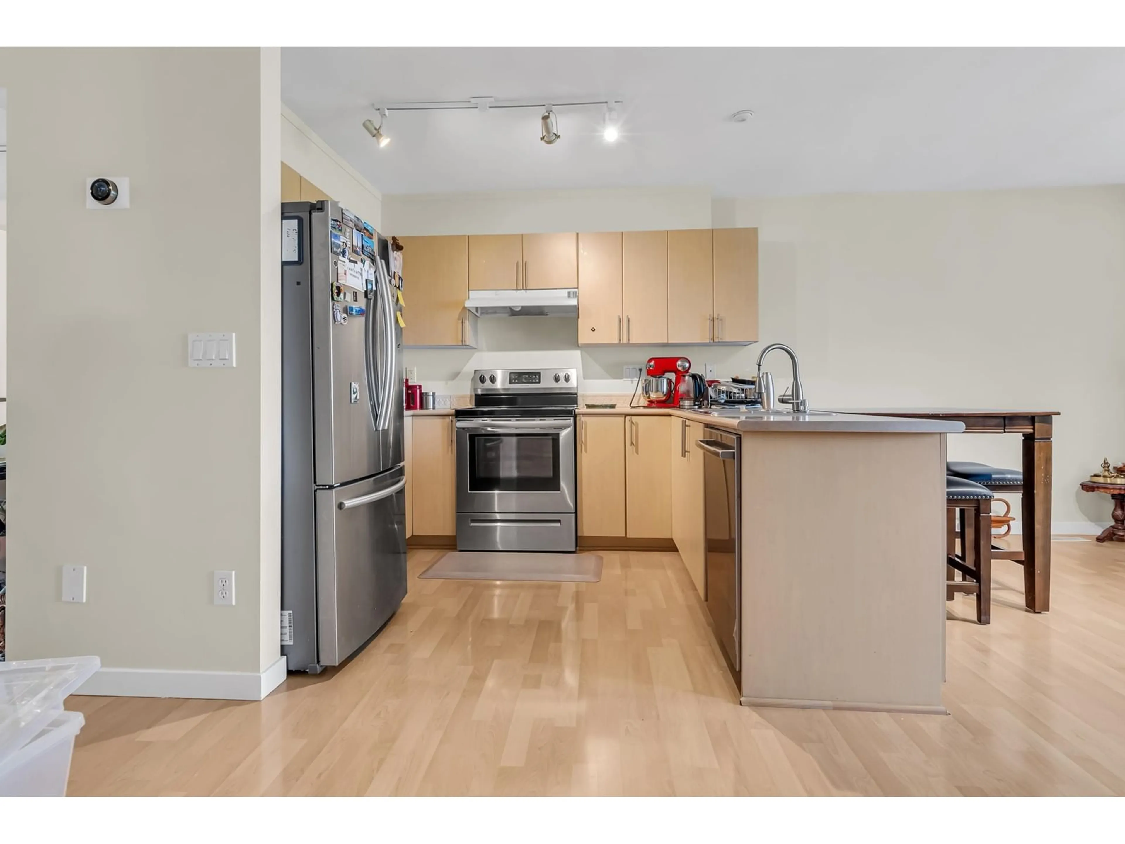 Standard kitchen, wood/laminate floor for 47 - 12711 64, Surrey British Columbia V3W1X1