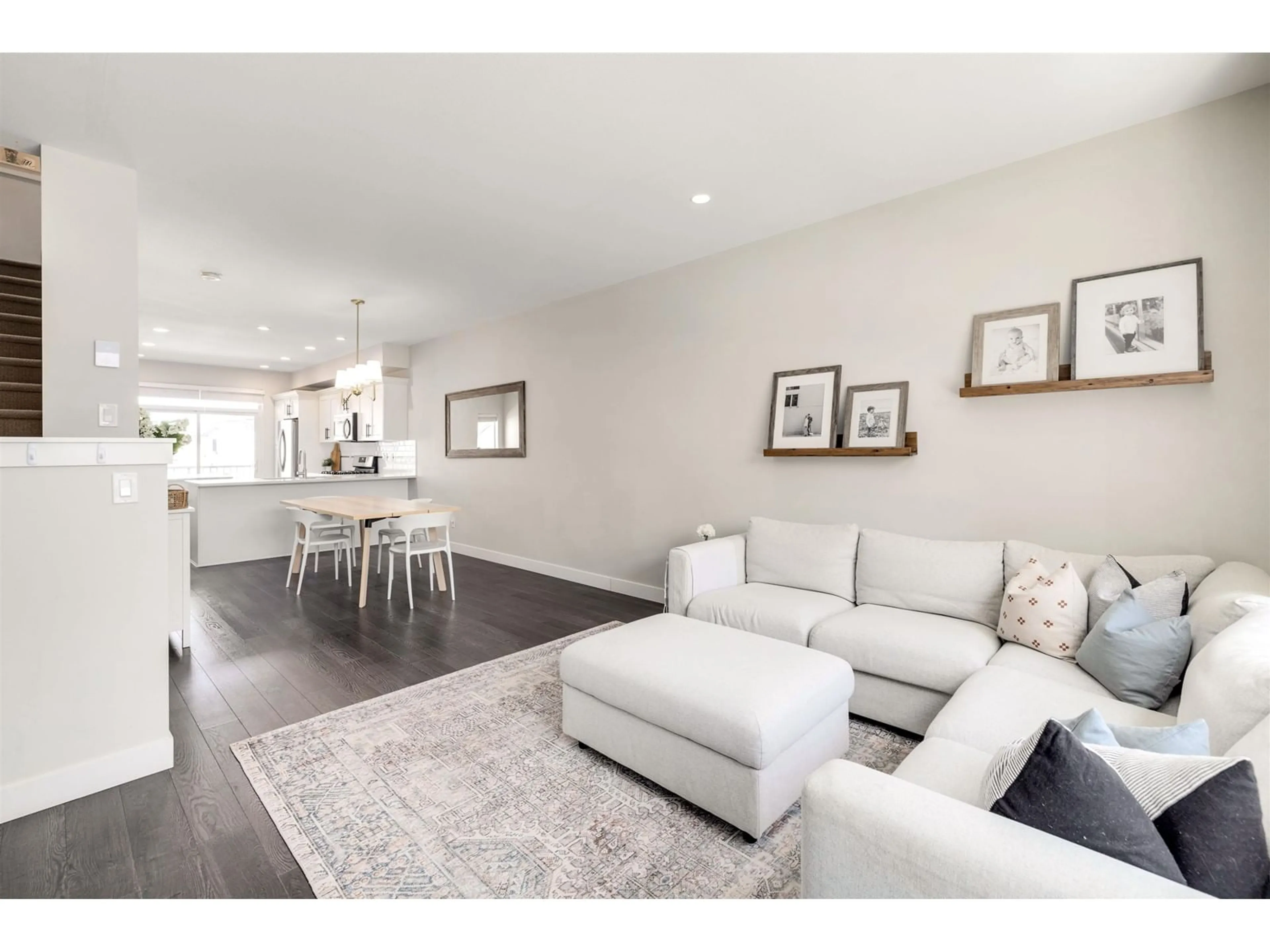 Living room with furniture, unknown for 43 - 2469 164 ST, Surrey British Columbia V3Z3T4