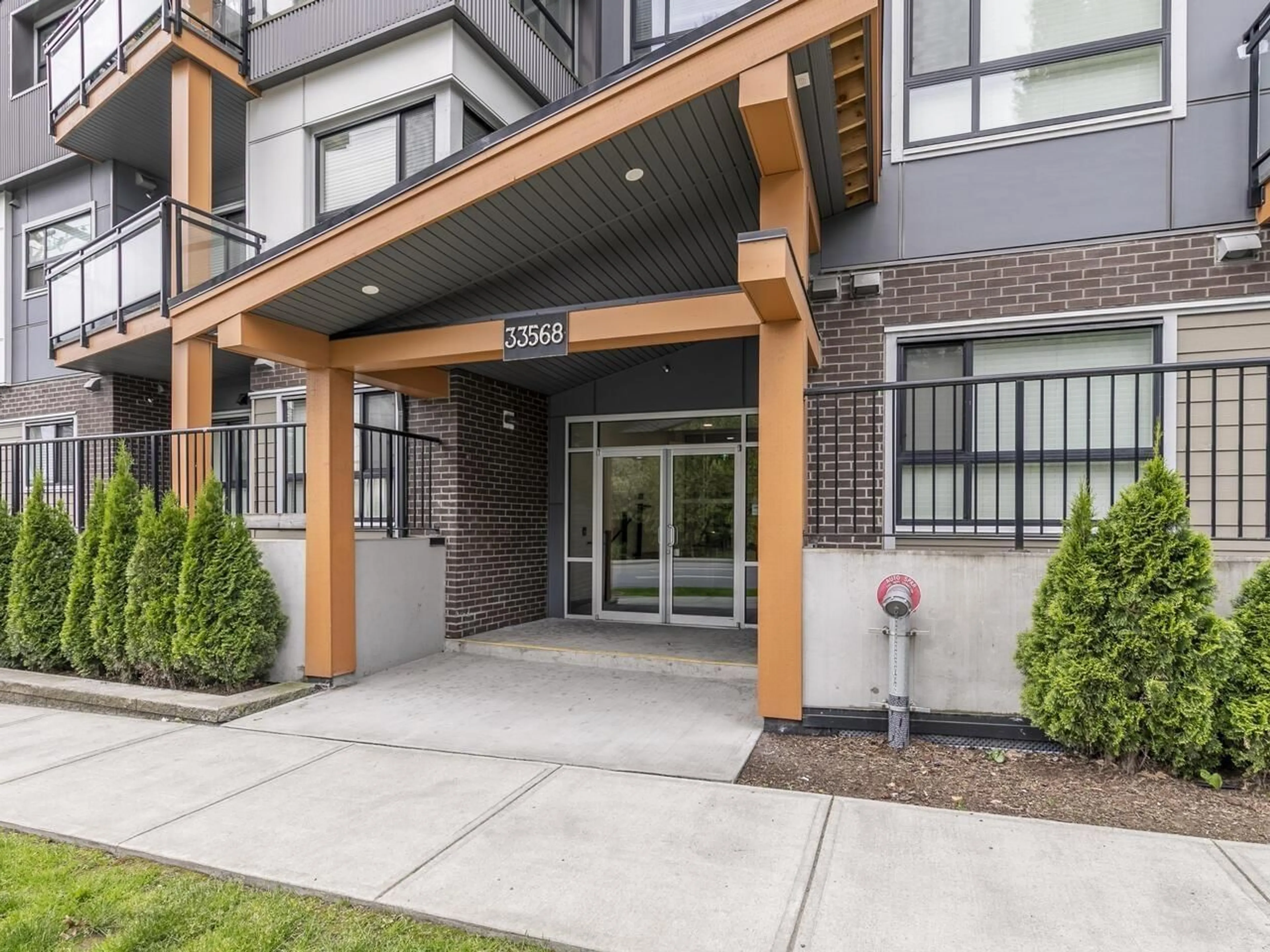 Indoor entryway for 509 - 33568 GEORGE FERGUSON, Abbotsford British Columbia V2S0M3