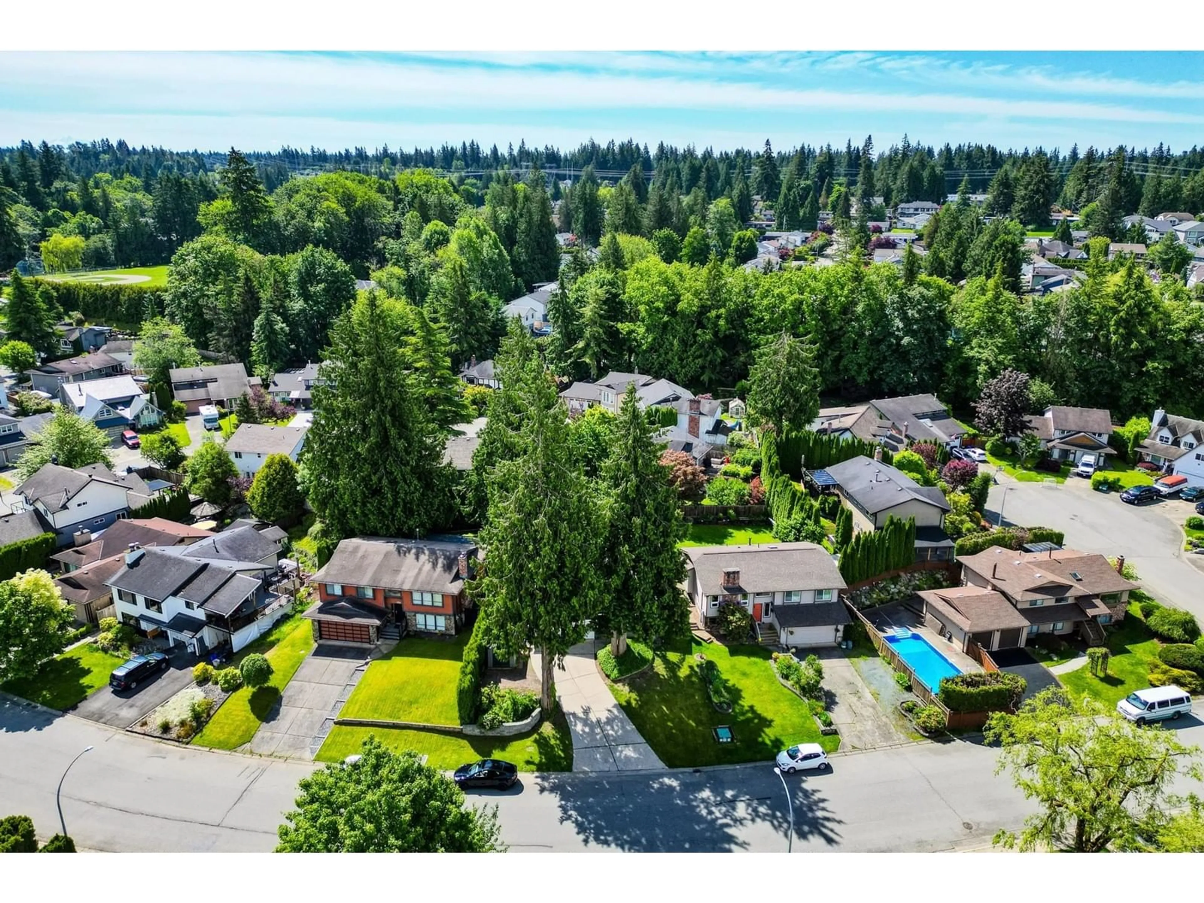 A pic from outside/outdoor area/front of a property/back of a property/a pic from drone, unknown for 19710 50A, Langley British Columbia V3A7M2