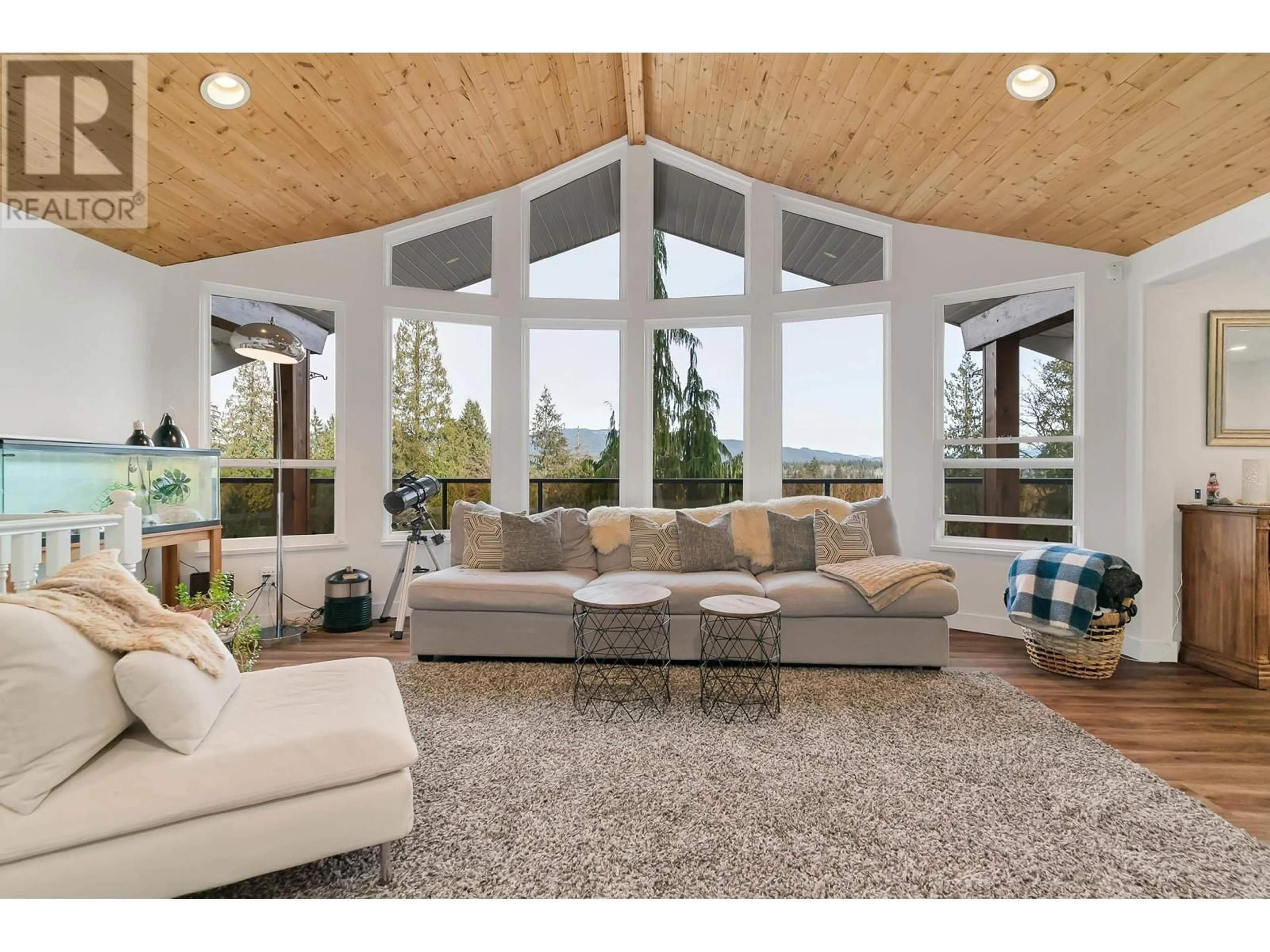 Living room with furniture, wood/laminate floor for 26560 CUNNINGHAM AVENUE, Maple Ridge British Columbia V2W1M8
