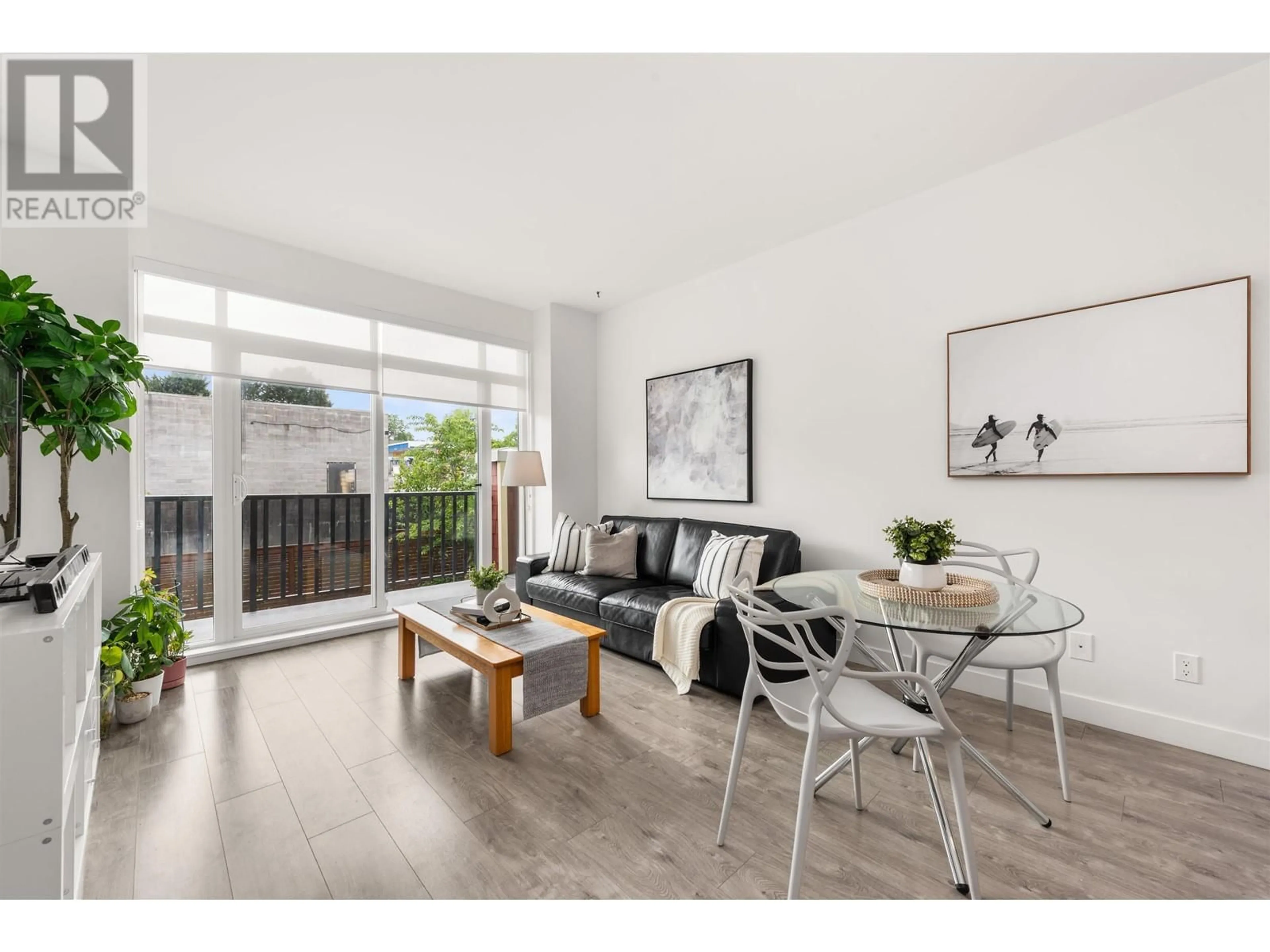 Living room with furniture, wood/laminate floor for 11 - 3868 NORFOLK STREET, Burnaby British Columbia V5G1E5