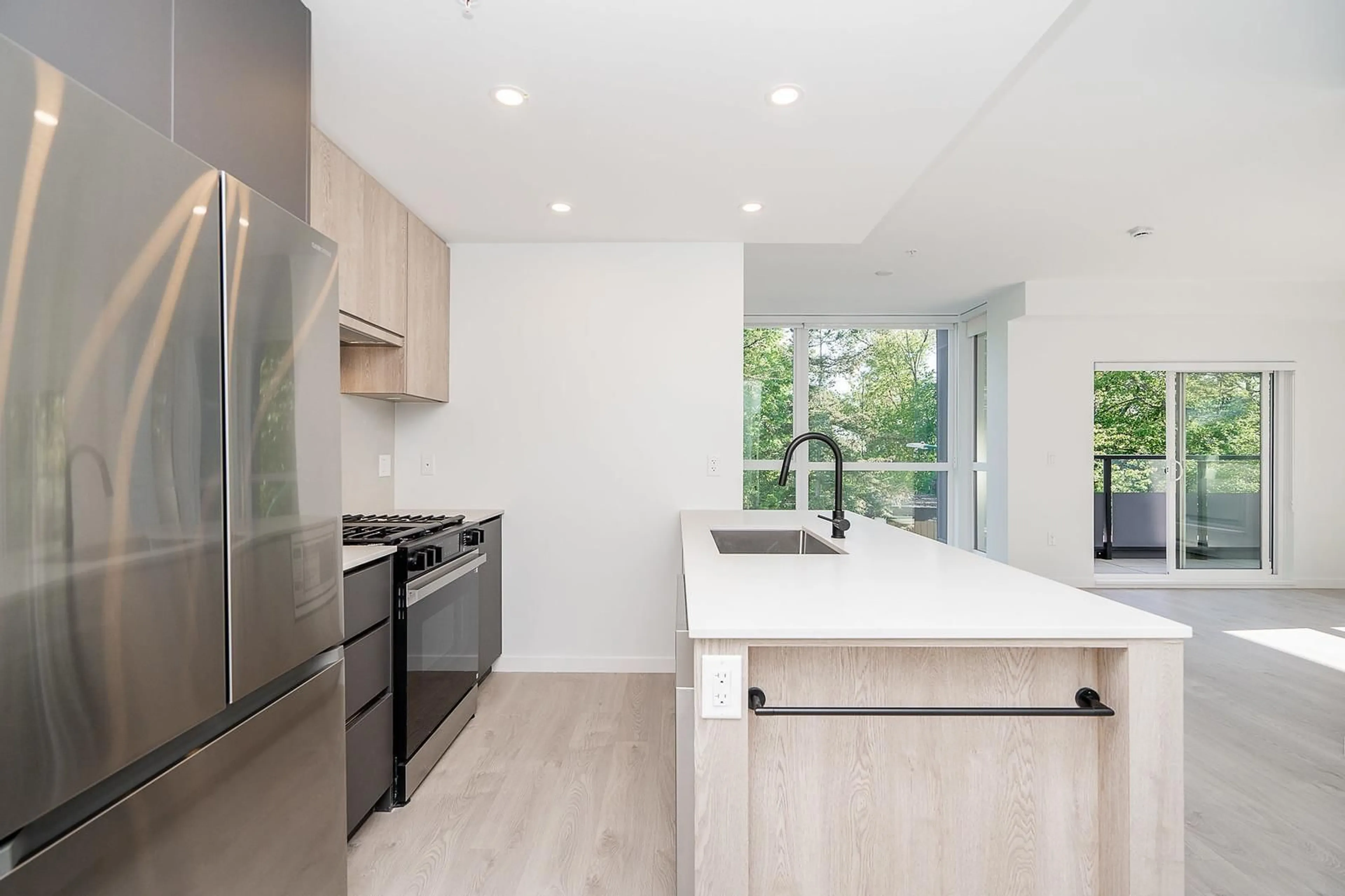 Open concept kitchen, unknown for 413 - 19577 65B, Surrey British Columbia V4N6Y3