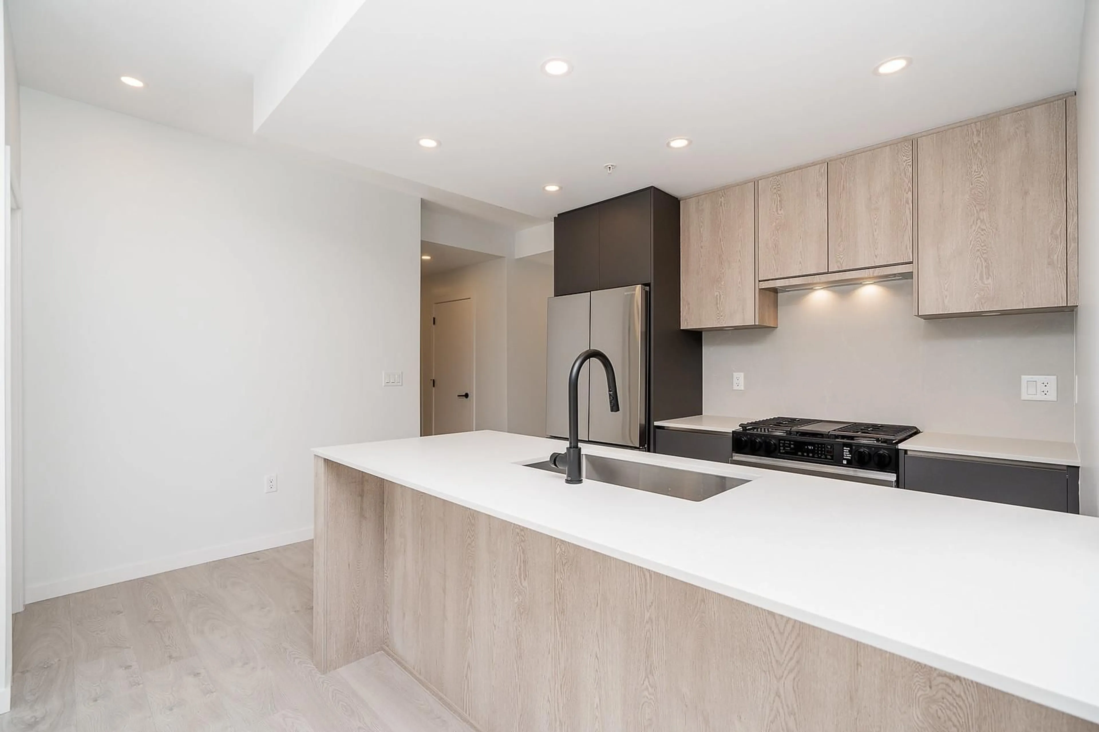 Open concept kitchen, unknown for 413 - 19577 65B, Surrey British Columbia V4N6Y3