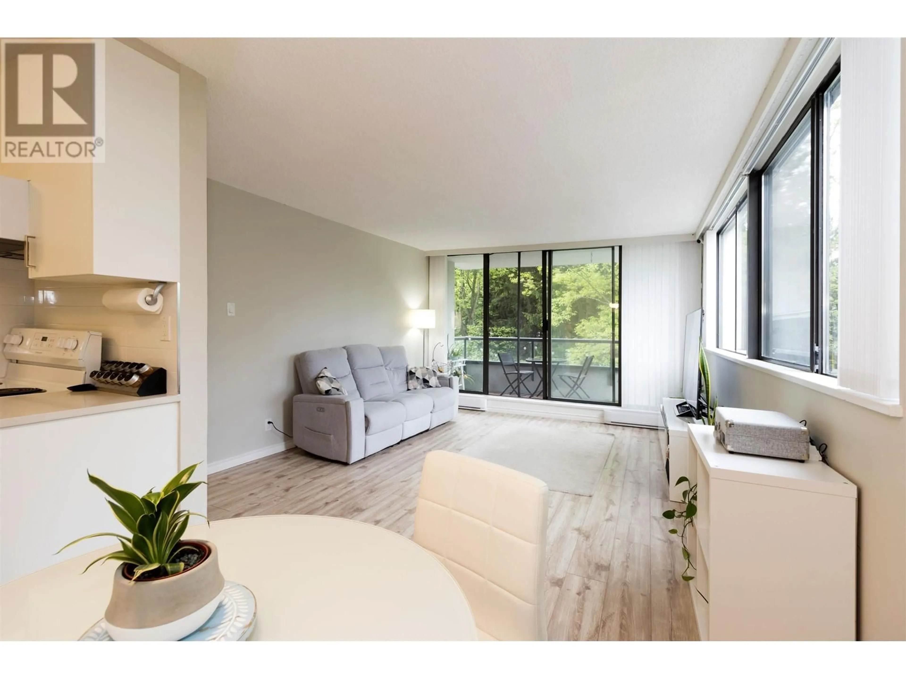 Living room with furniture, unknown for 304 - 9521 CARDSTON COURT, Burnaby British Columbia V3N4R8