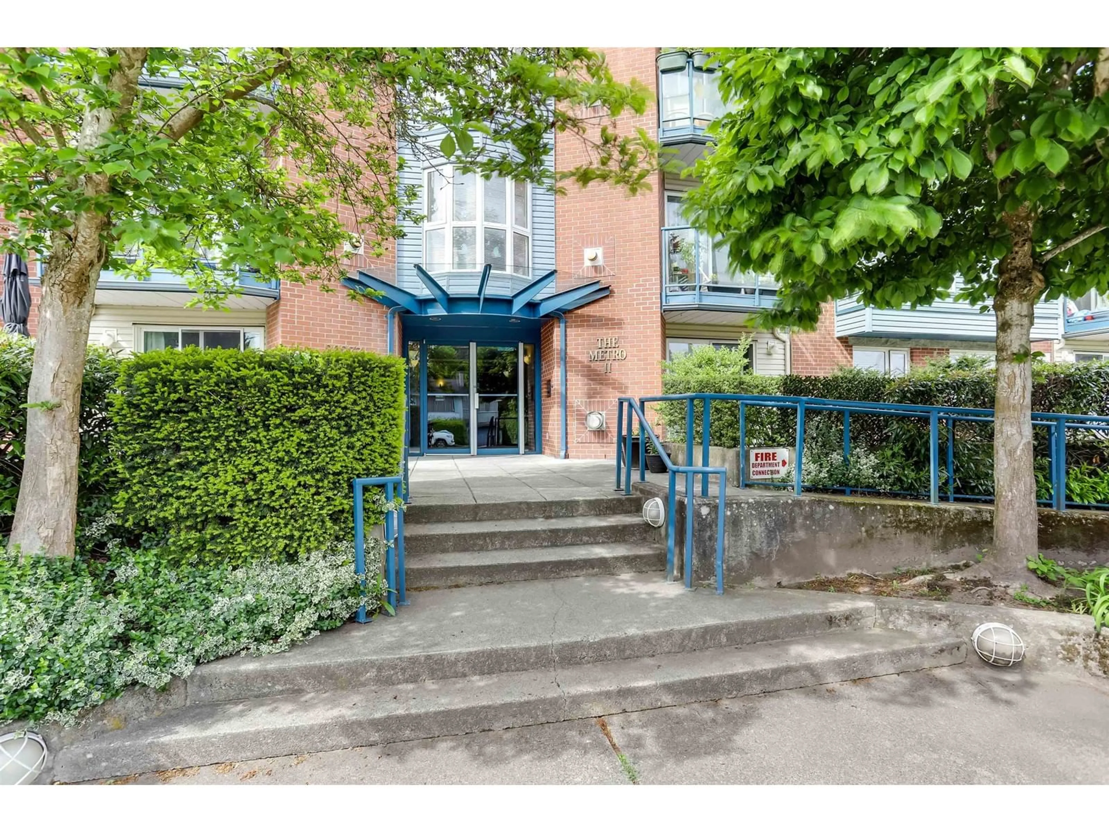 Indoor foyer for 103 - 20277 53, Langley British Columbia V3A3V2