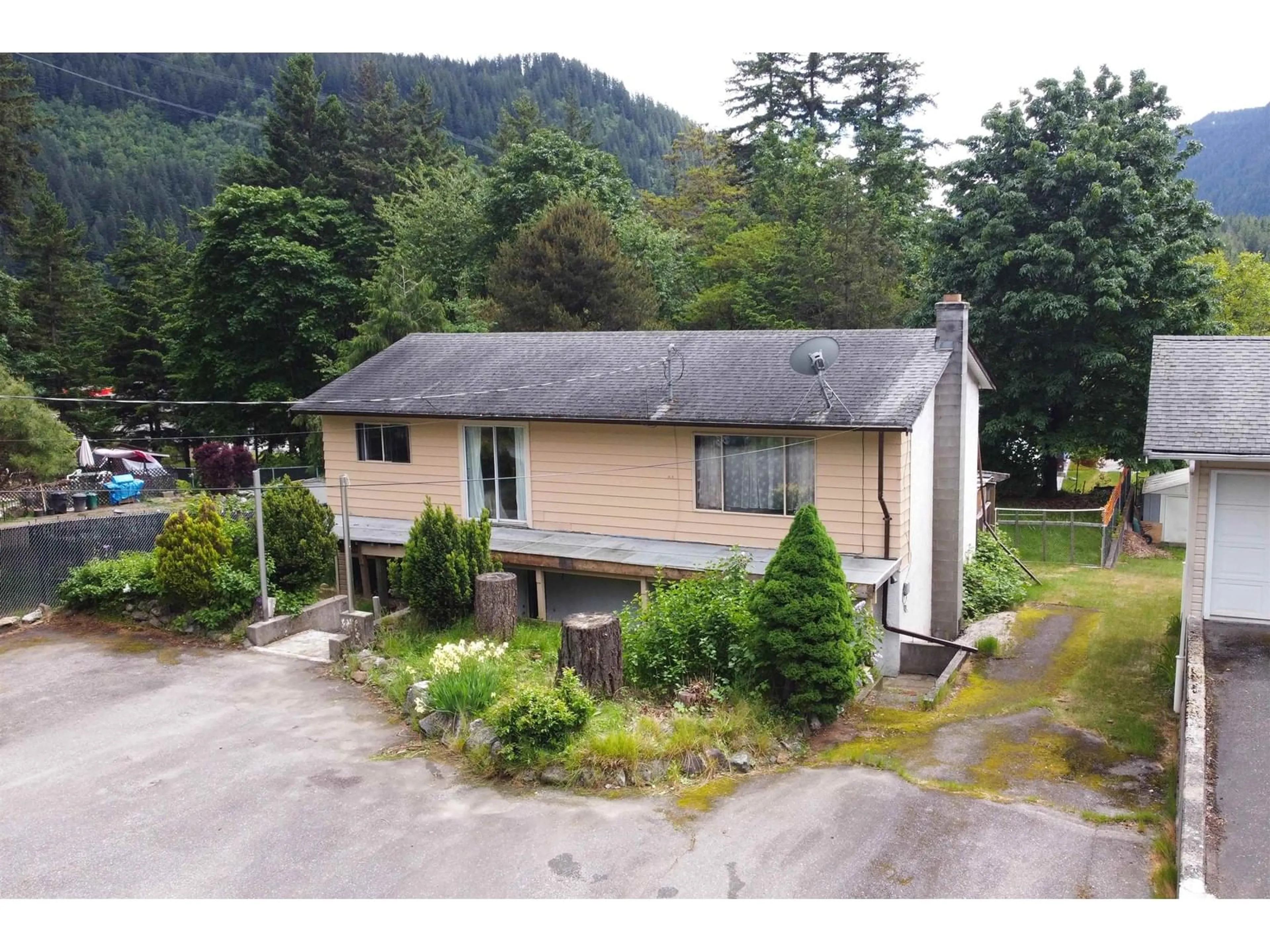 A pic from outside/outdoor area/front of a property/back of a property/a pic from drone, unknown for 31232 BRIDGE STREET, Yale British Columbia V0K2S0