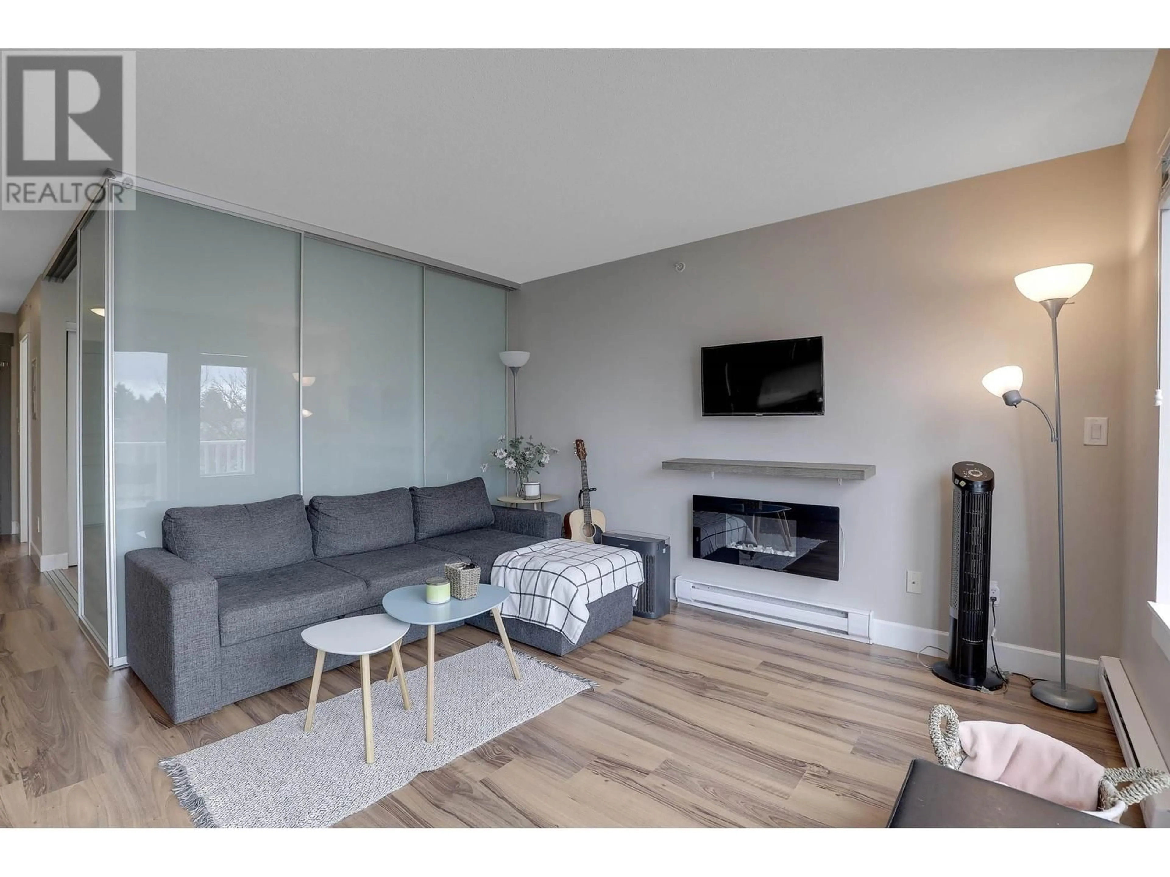 Living room with furniture, wood/laminate floor for 408 - 12283 224TH STREET, Maple Ridge British Columbia V2X8Z3