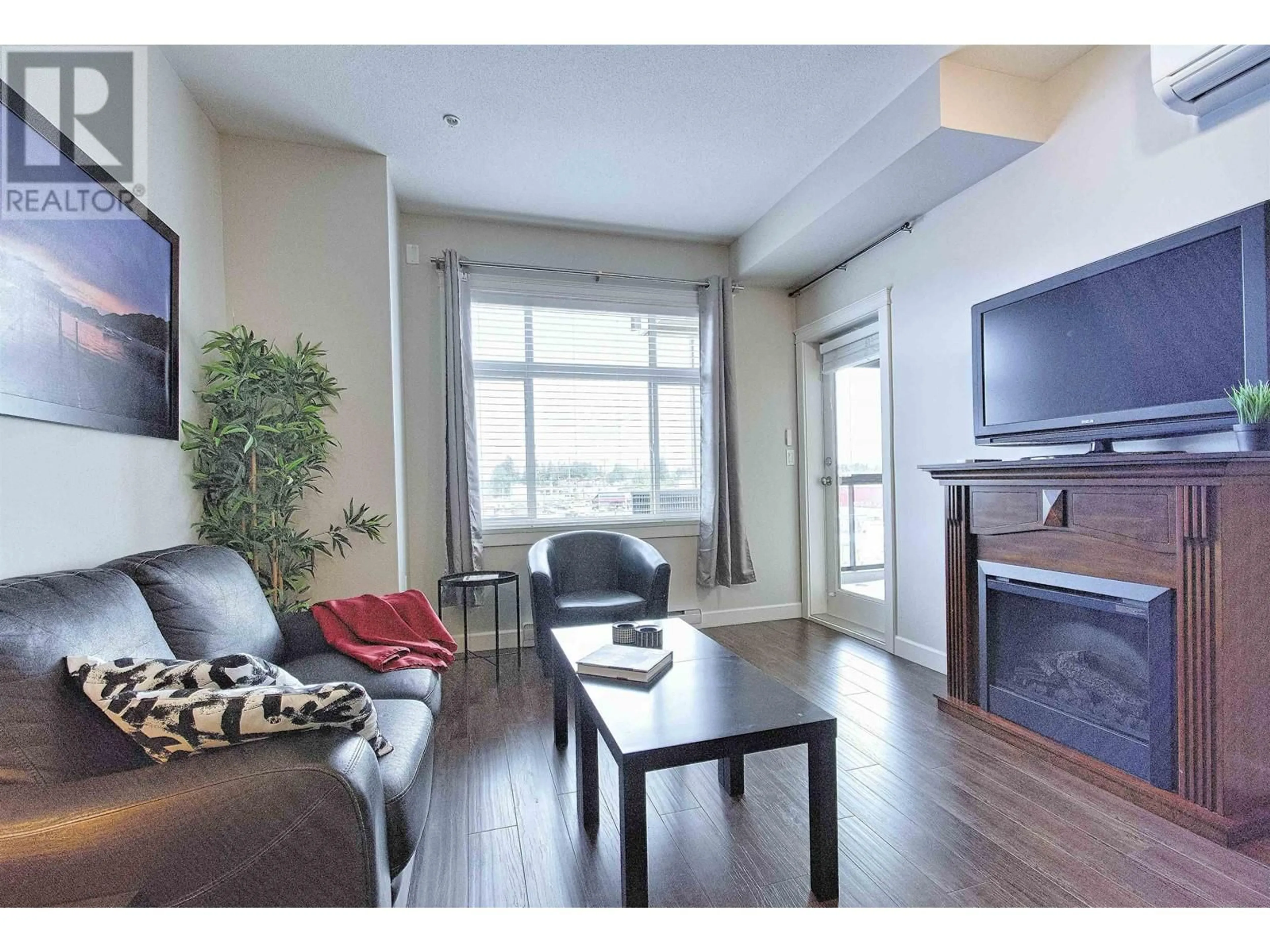 Living room with furniture, wood/laminate floor for 309 - 12655 190A STREET, Pitt Meadows British Columbia V3Y0E9