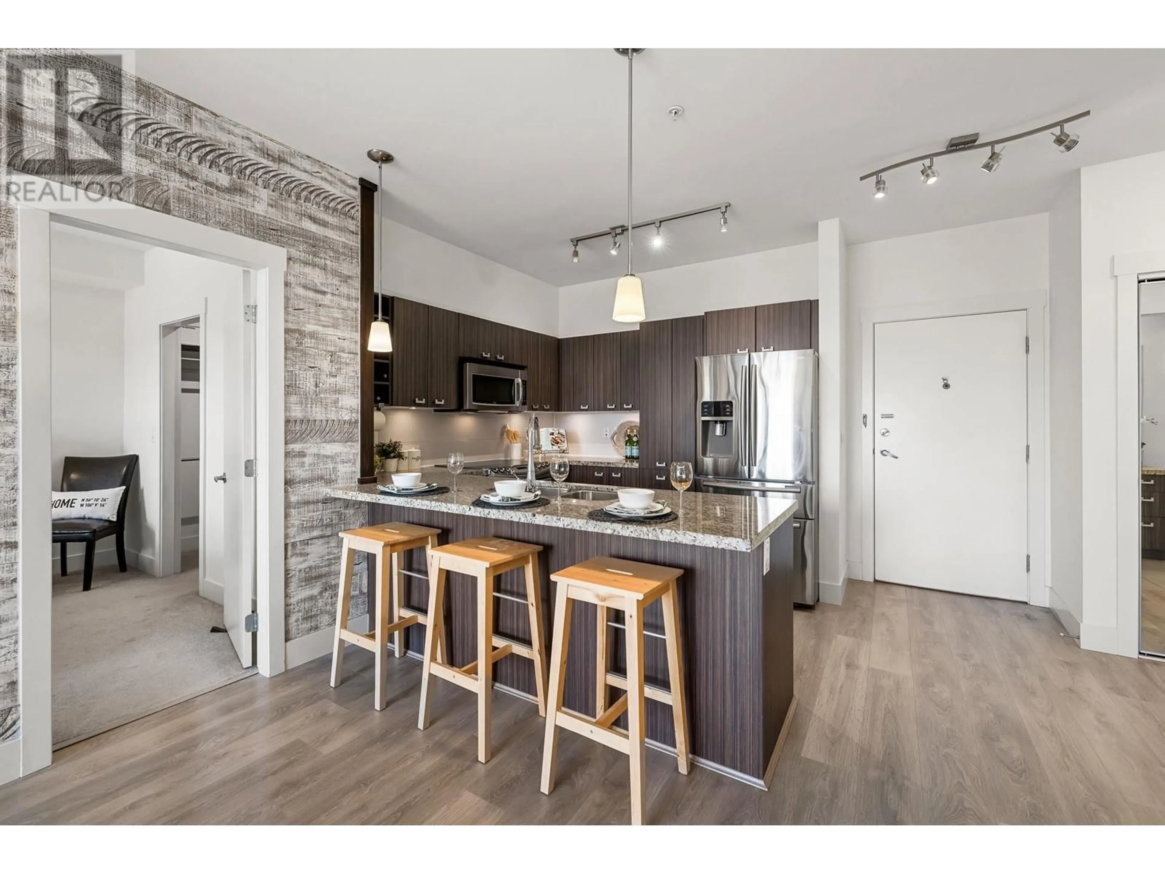 Open concept kitchen, unknown for 106 - 709 TWELFTH STREET, New Westminster British Columbia V3M4J7